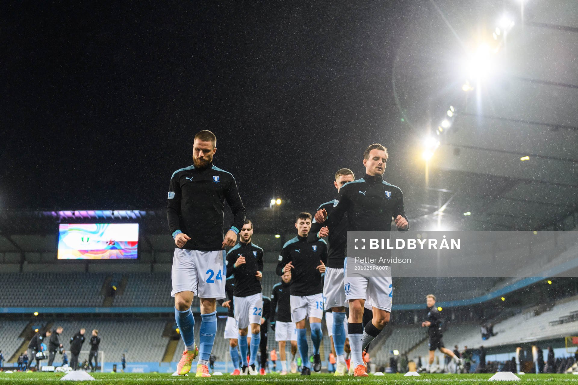 Malmö FFs Lasse Nielsen värmer upp