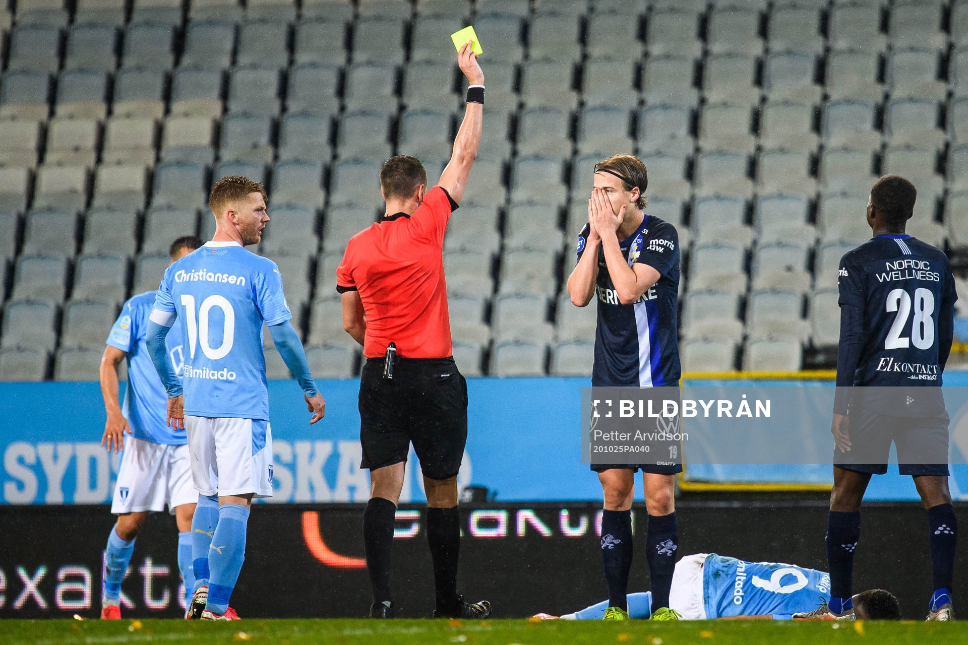 IFK Göteborg August Erlingmark tilldelas en varning
