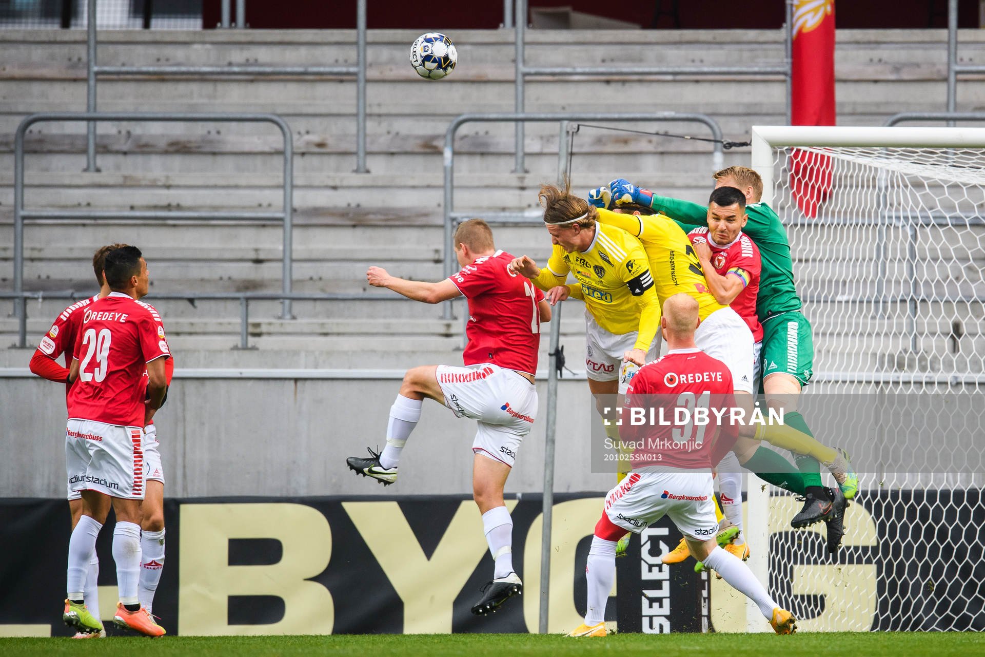 Kalmars målvakt Ole Söderberg och Emin Nouri mot