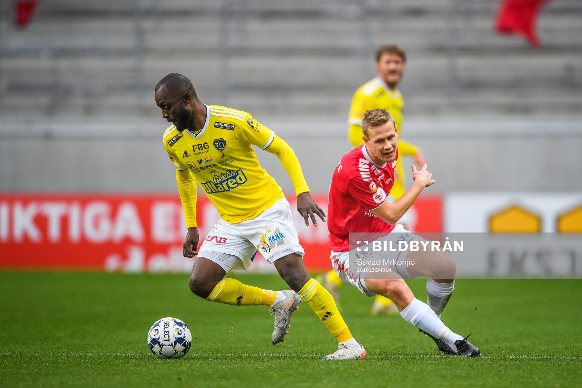 Falkenbergs John Chibuike mot Kalmars Erik Israelsson
