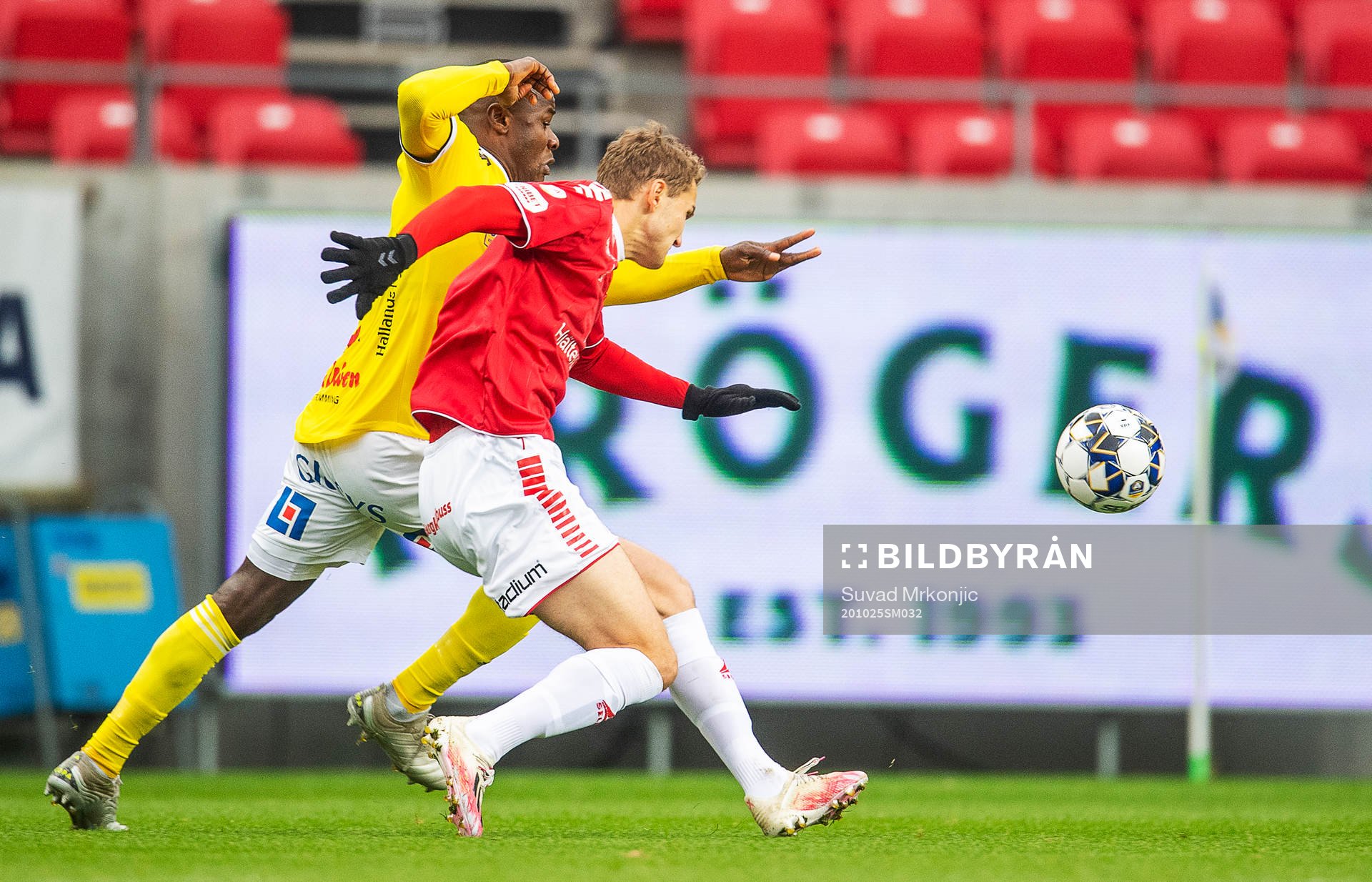 Kalmars Piotr Johansson och Falkenbergs John Chibuike