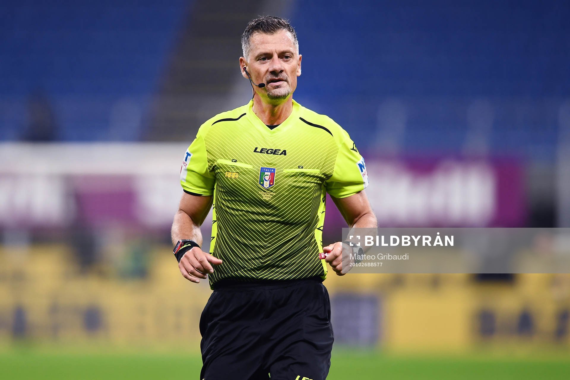 Referee Piero Giacomelli