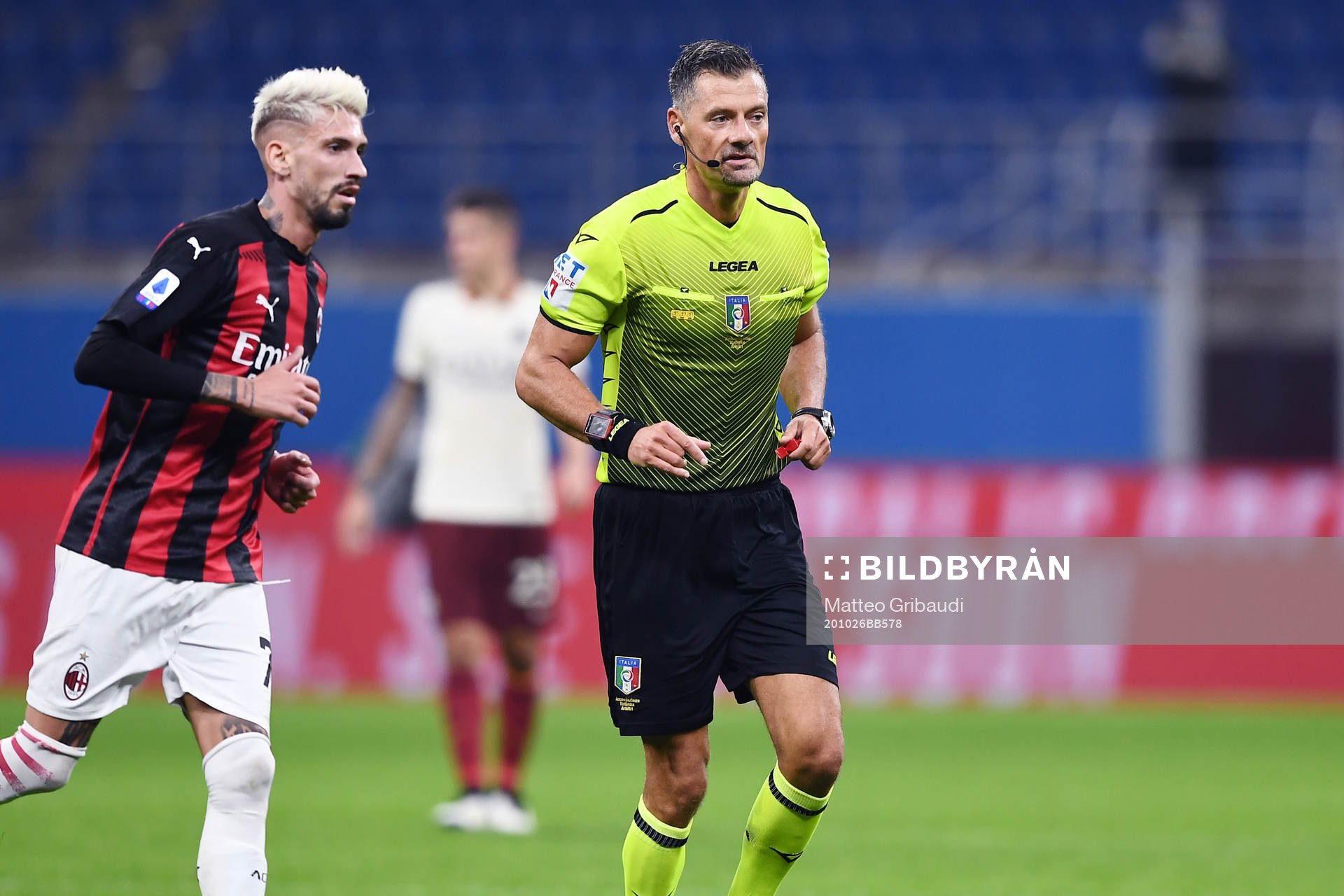 Referee Piero Giacomelli