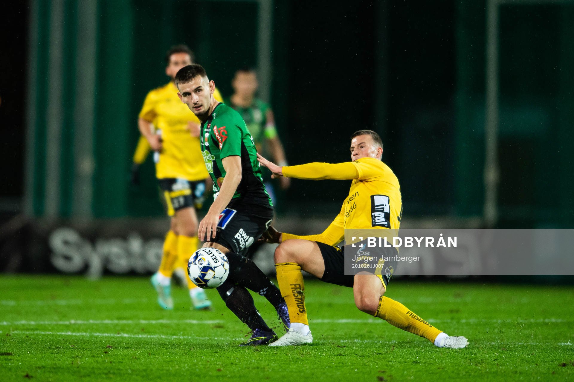 Varbergs Erion Sadiku och Elfsborgs Simon Olsson