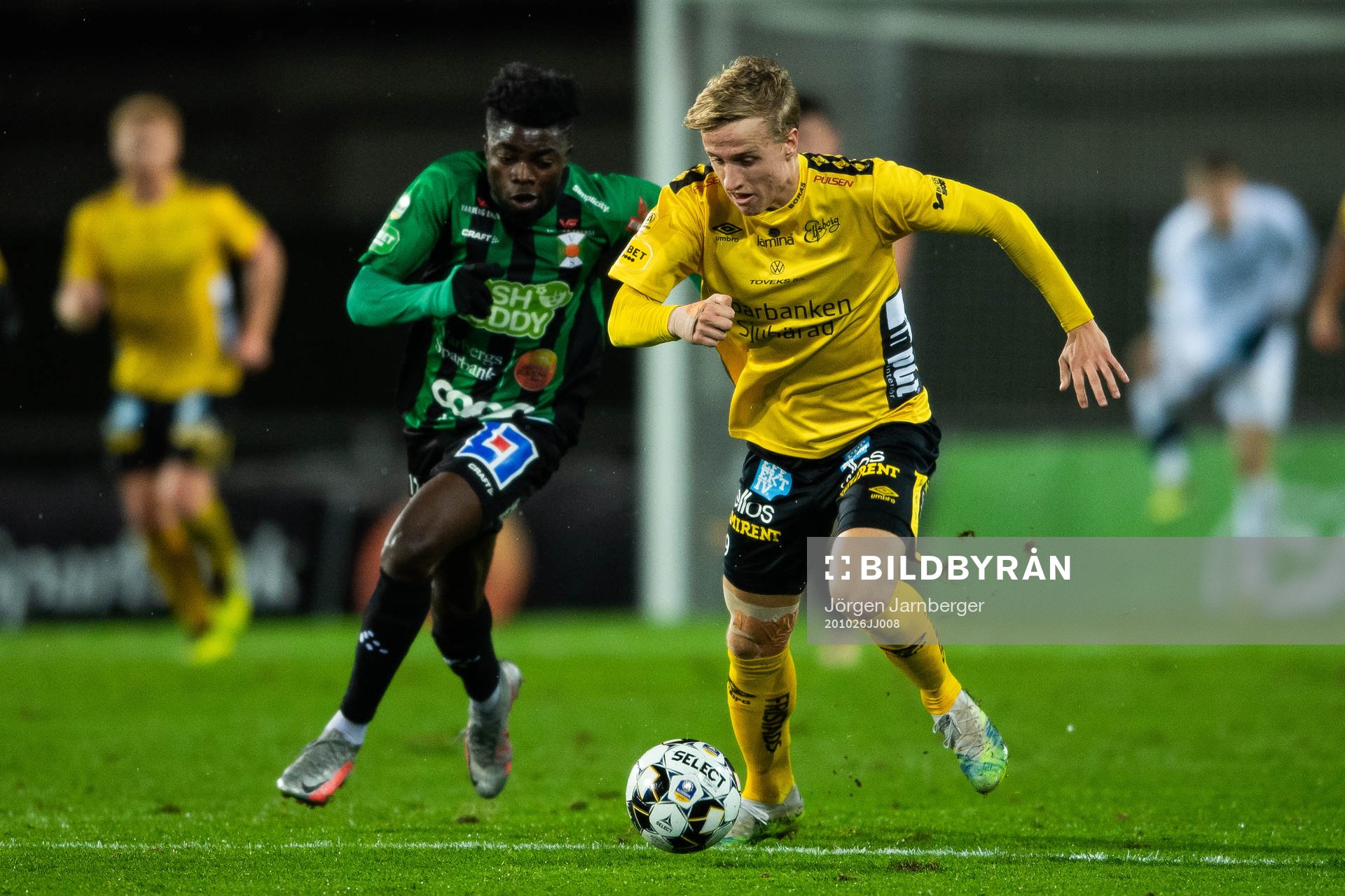 Elfsborgs Jeppe Okkels och Varbergs Gideon Mensah