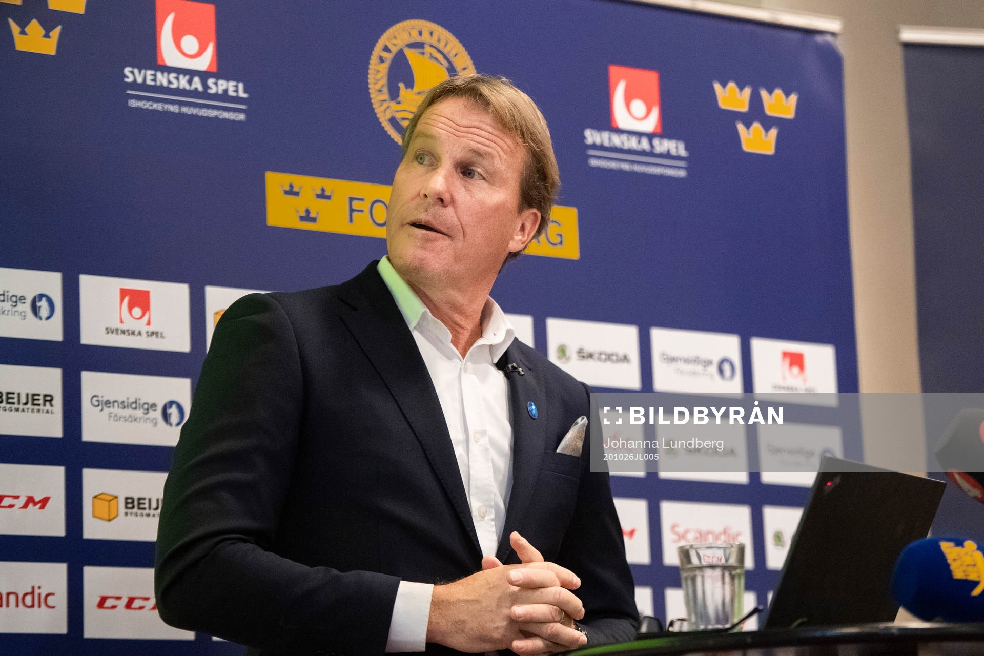 Förbundskapten Johan Garpenlöv presenterar truppen till