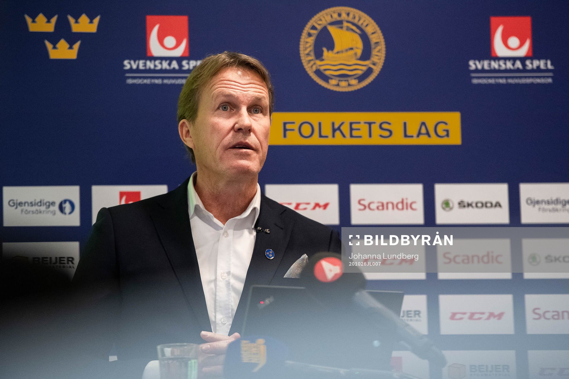 Förbundskapten Johan Garpenlöv presenterar truppen till