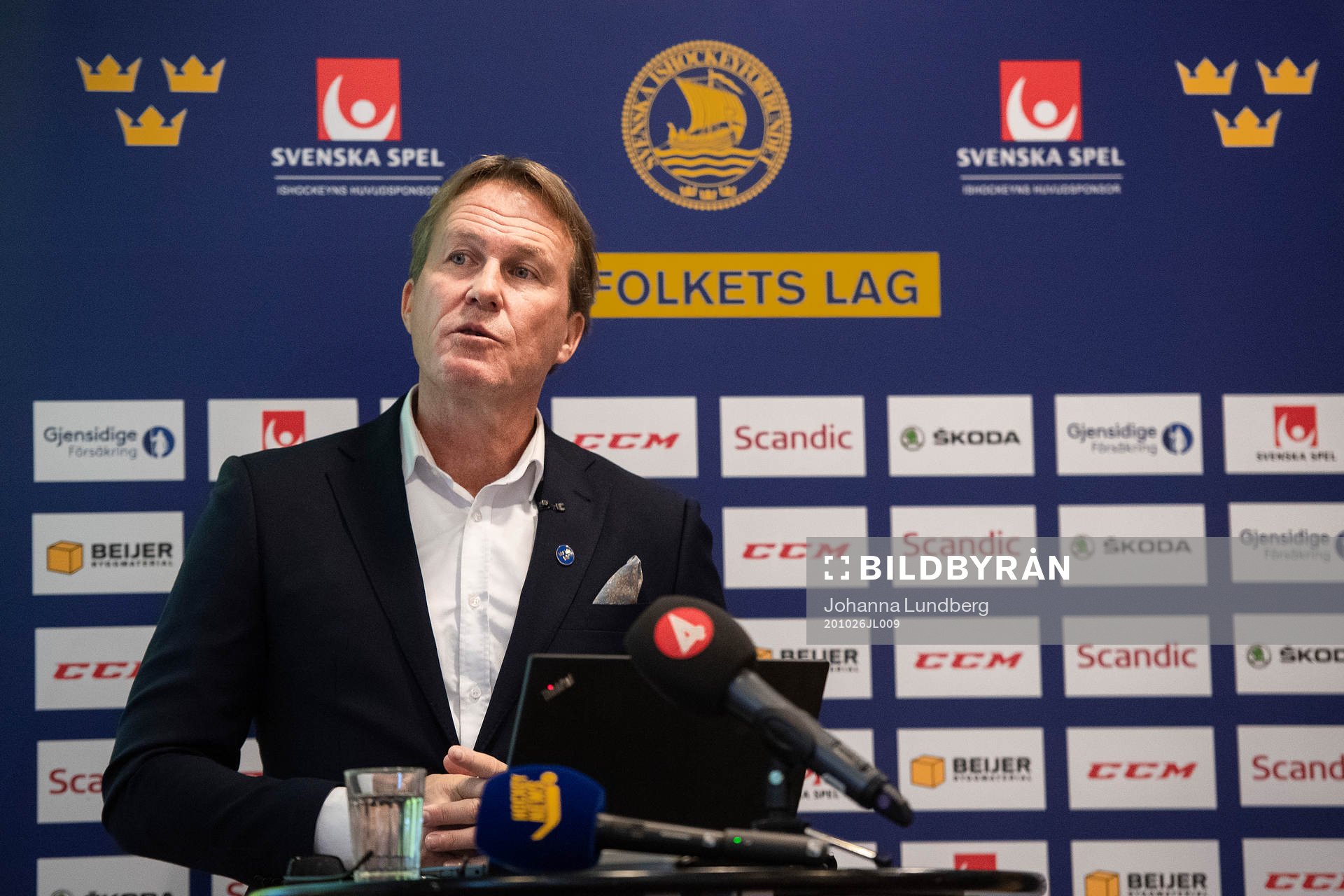 Förbundskapten Johan Garpenlöv presenterar truppen till