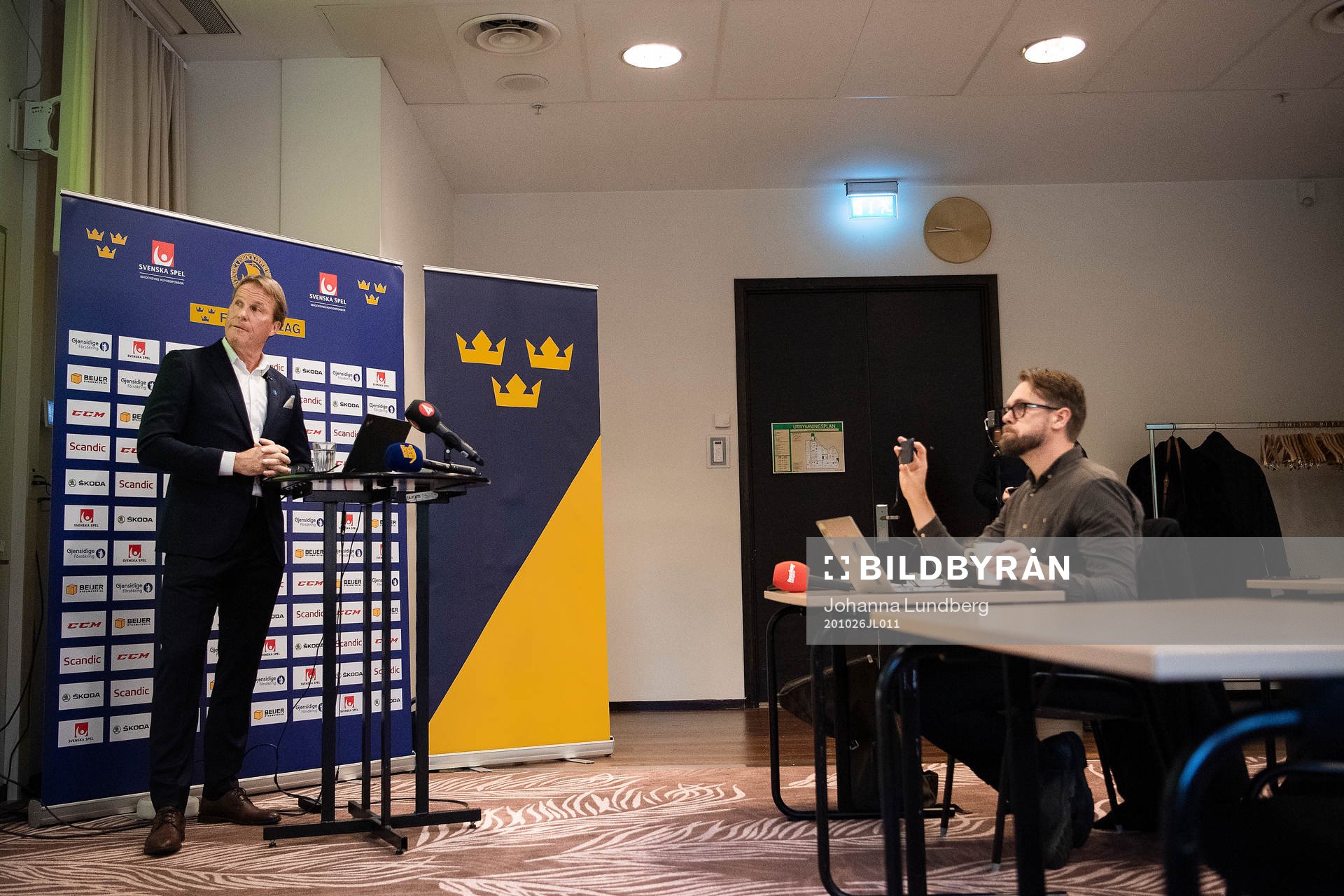 Förbundskapten Johan Garpenlöv presenterar truppen till