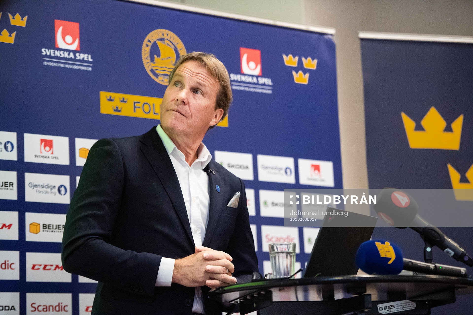 Förbundskapten Johan Garpenlöv presenterar truppen till