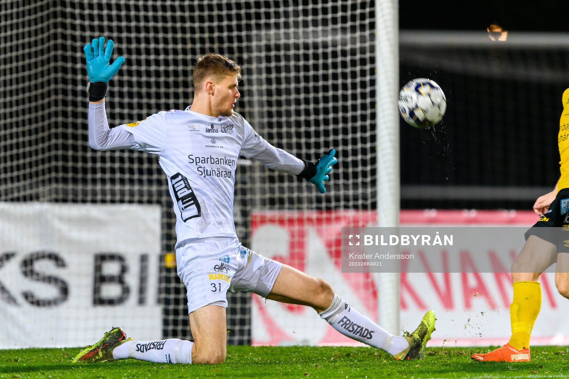 Elfsborgs målvakt Tim Rönning med en räddning
