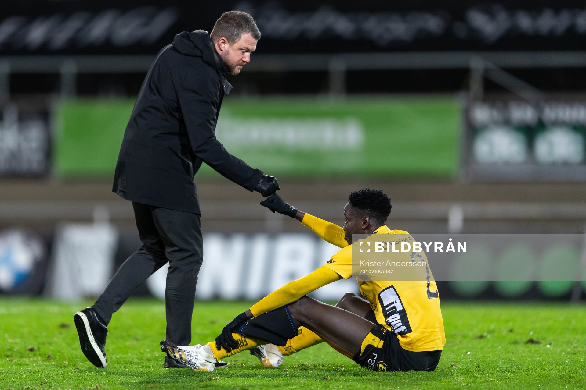 Elfsborgs manager Jimmy Thelin och Joseph Okumu