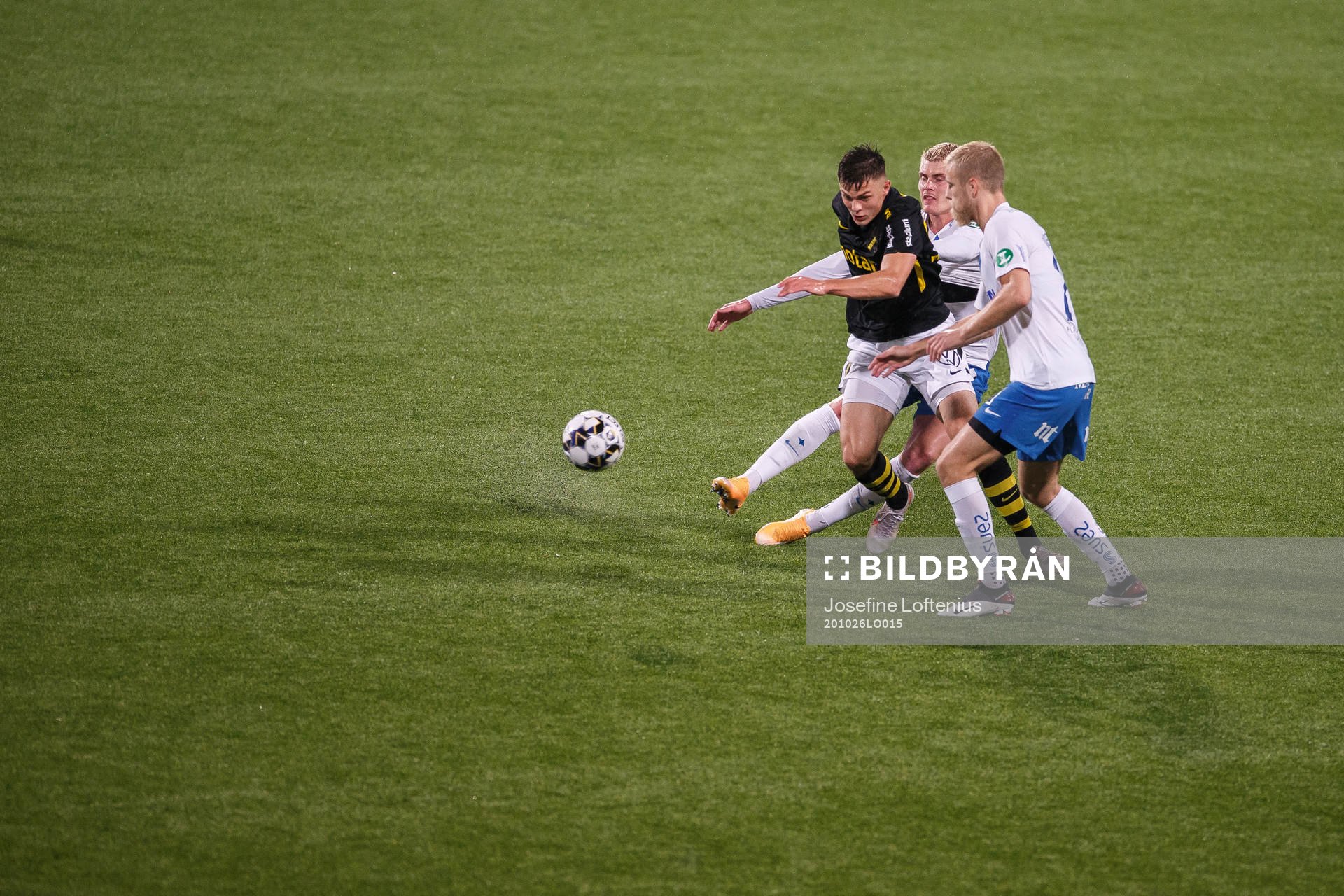 s Erik Ring mot IFK Norrköpings Eric Smith och Filip