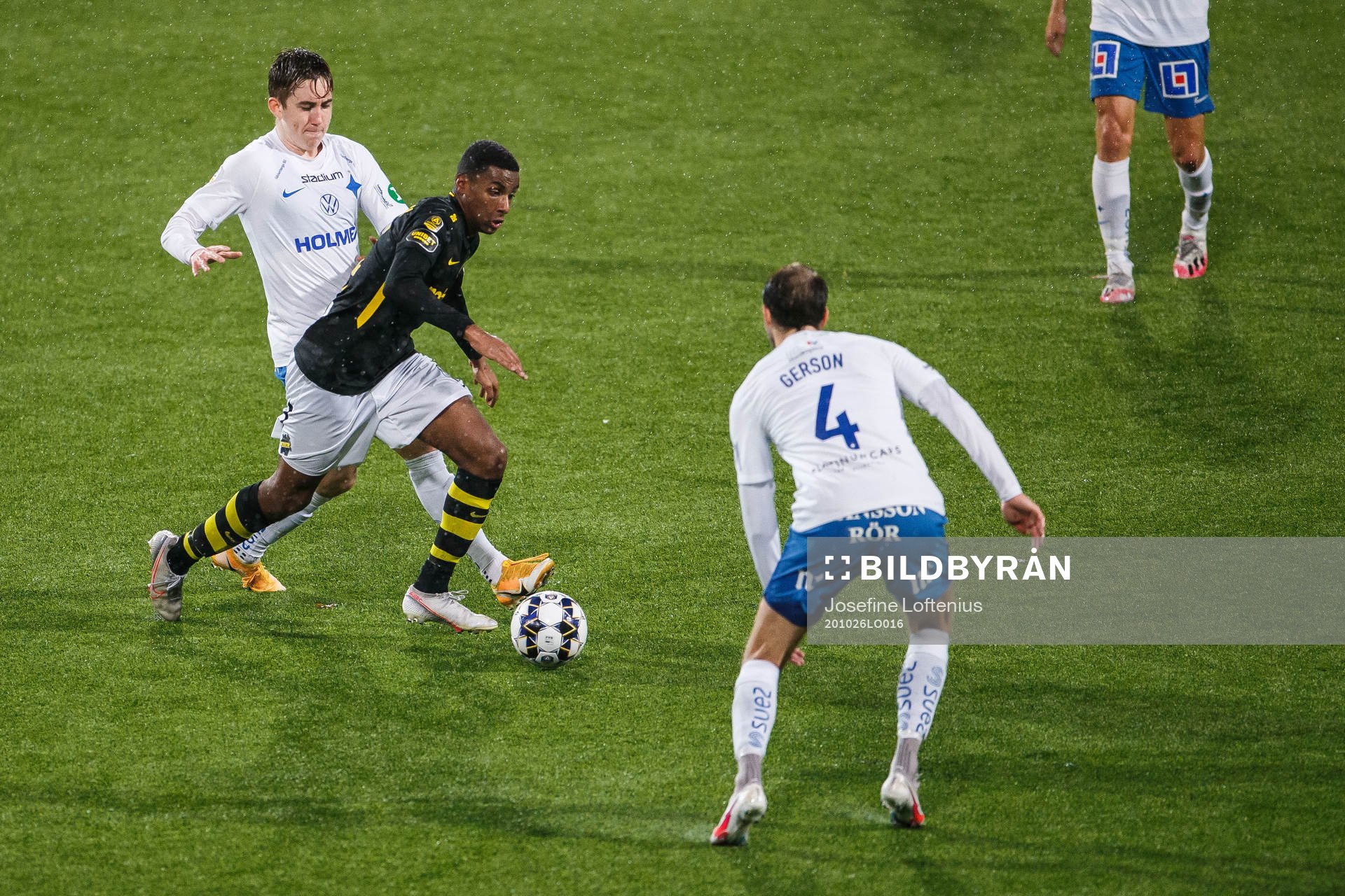 s Paulos Abraham och IFK Norrköpings Isak Bergmann
