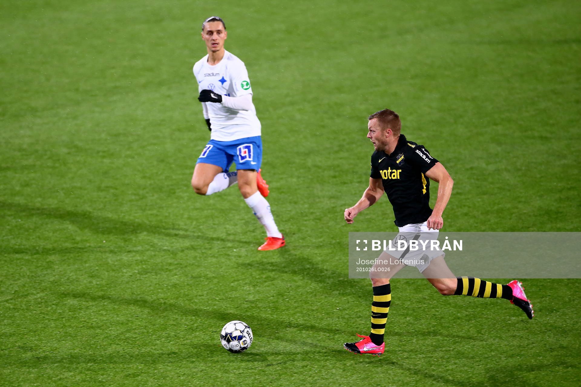 s Sebastian Larsson och IFK Norrköpings Jonathan Levi