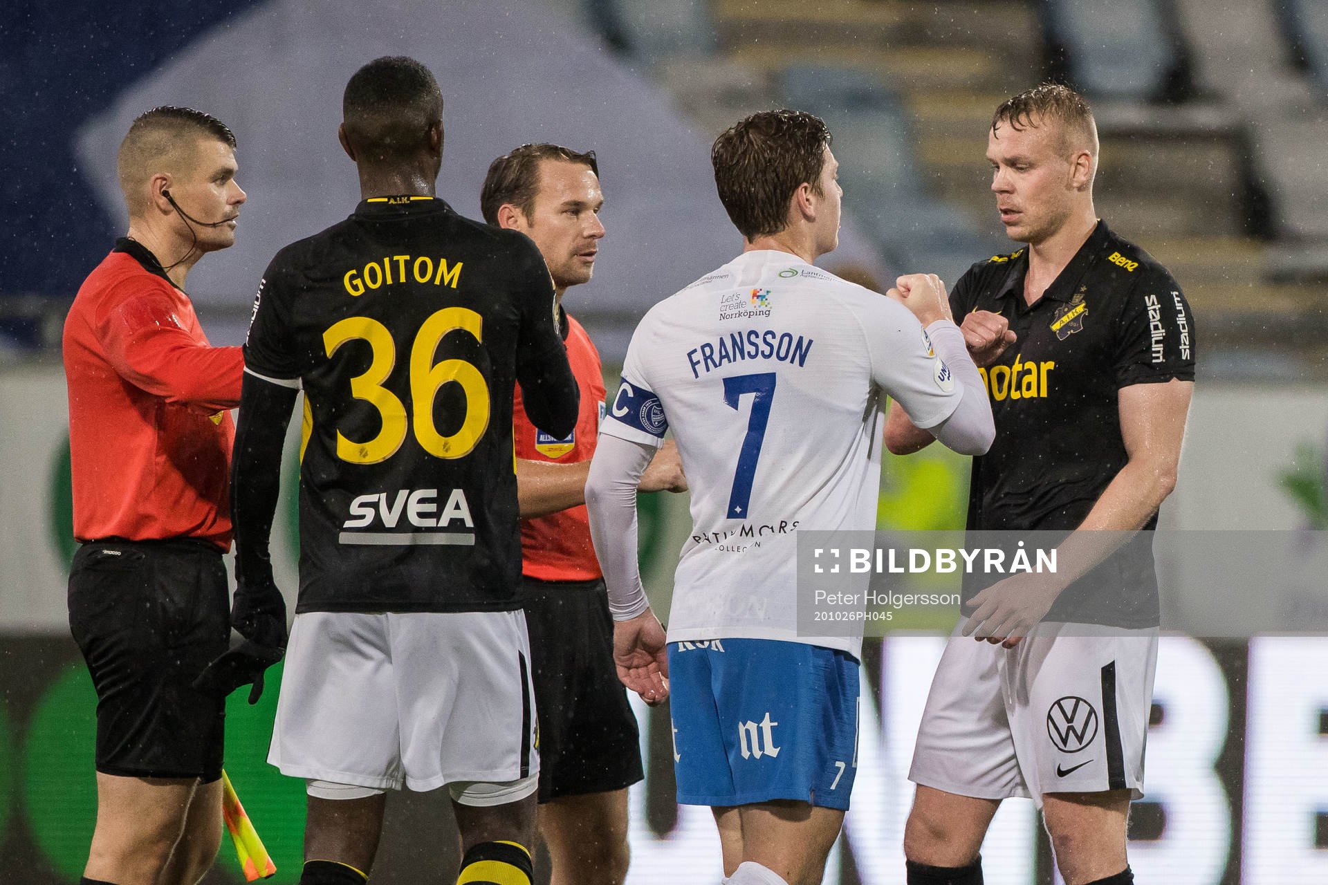 s Kolbeinn Sigthorsson tackar varandra