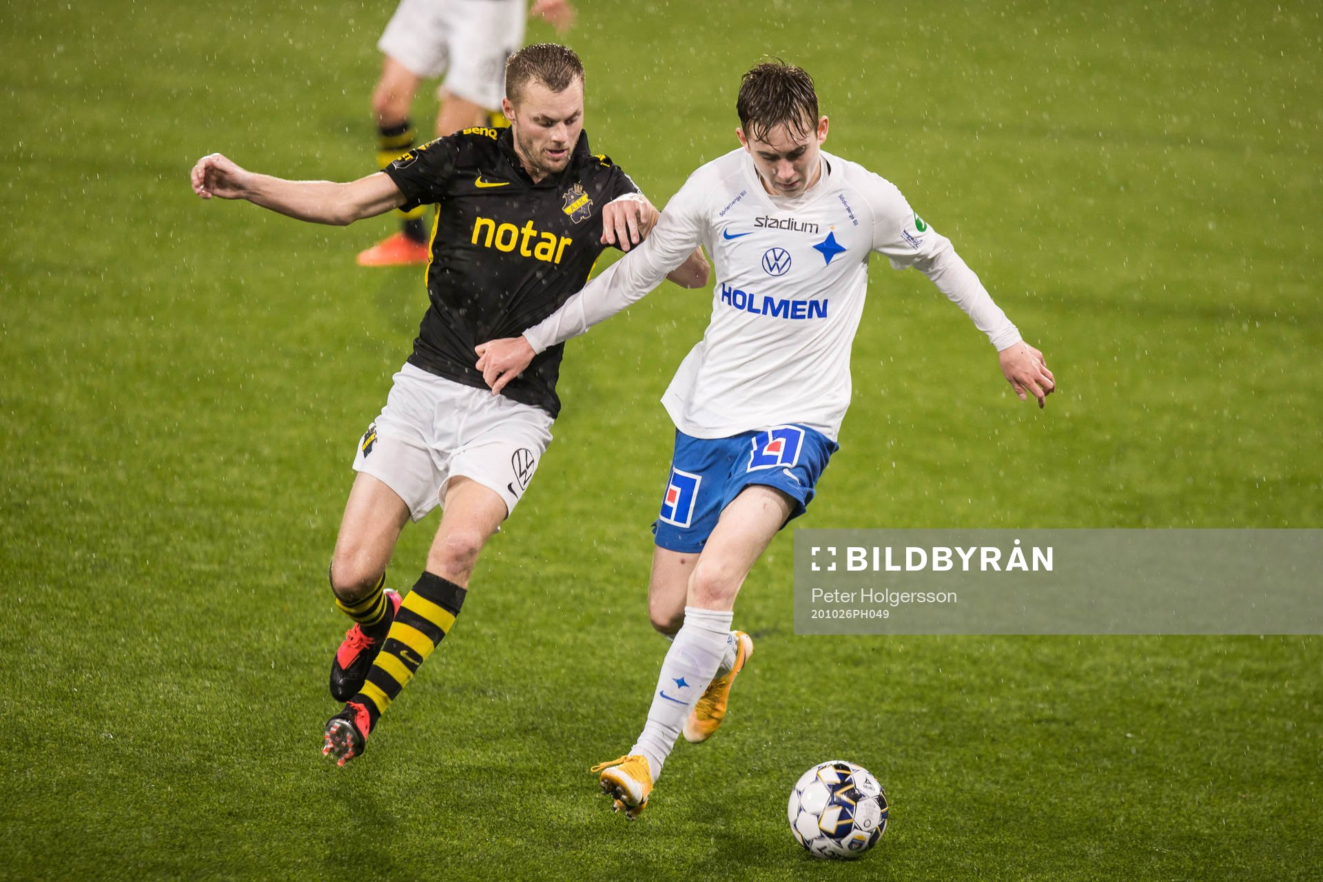 s Sebastian Larsson och IFK Norrköpings Isak Bergmann