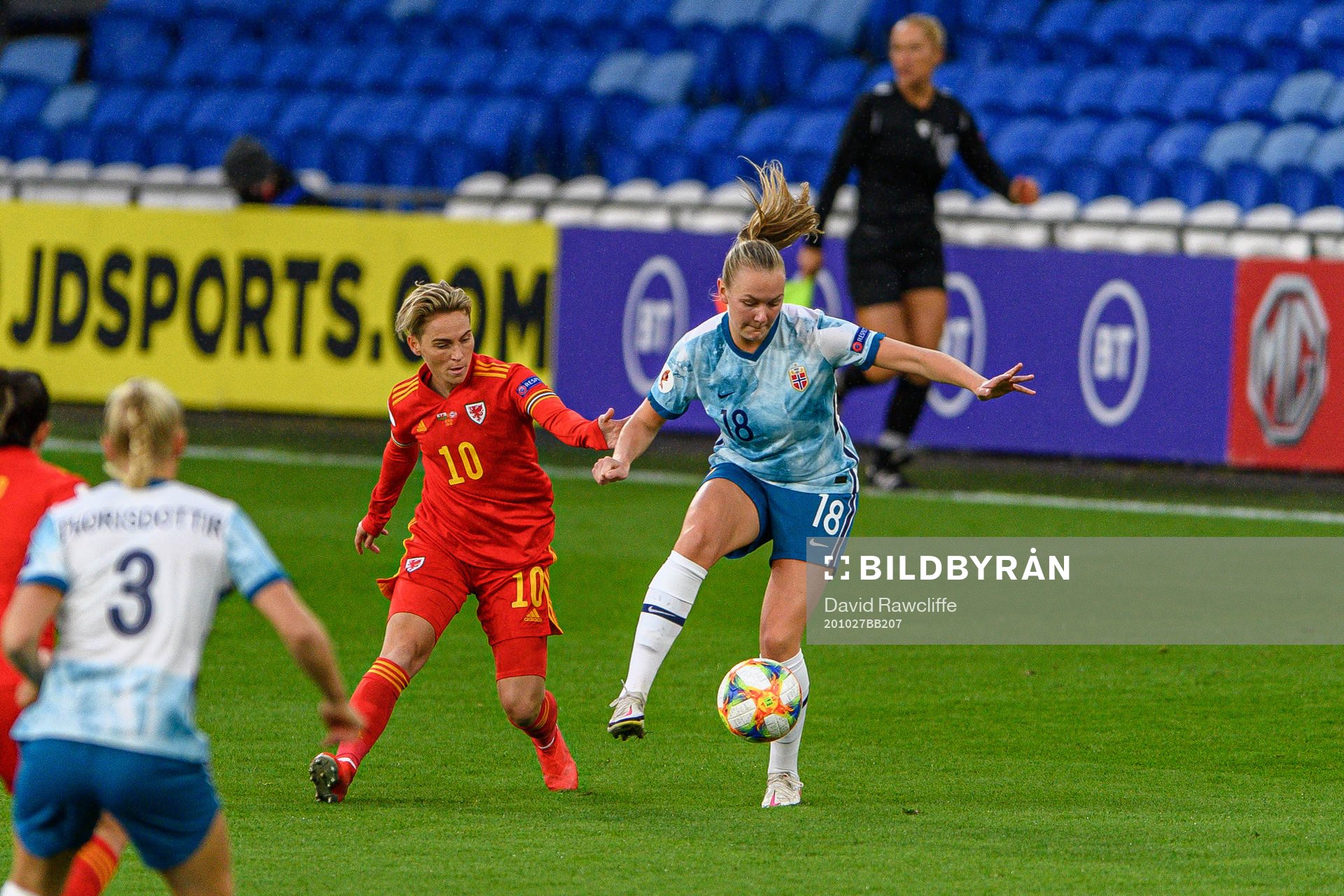 Jess Fishlock of Wales and Frida Maanum of Norway