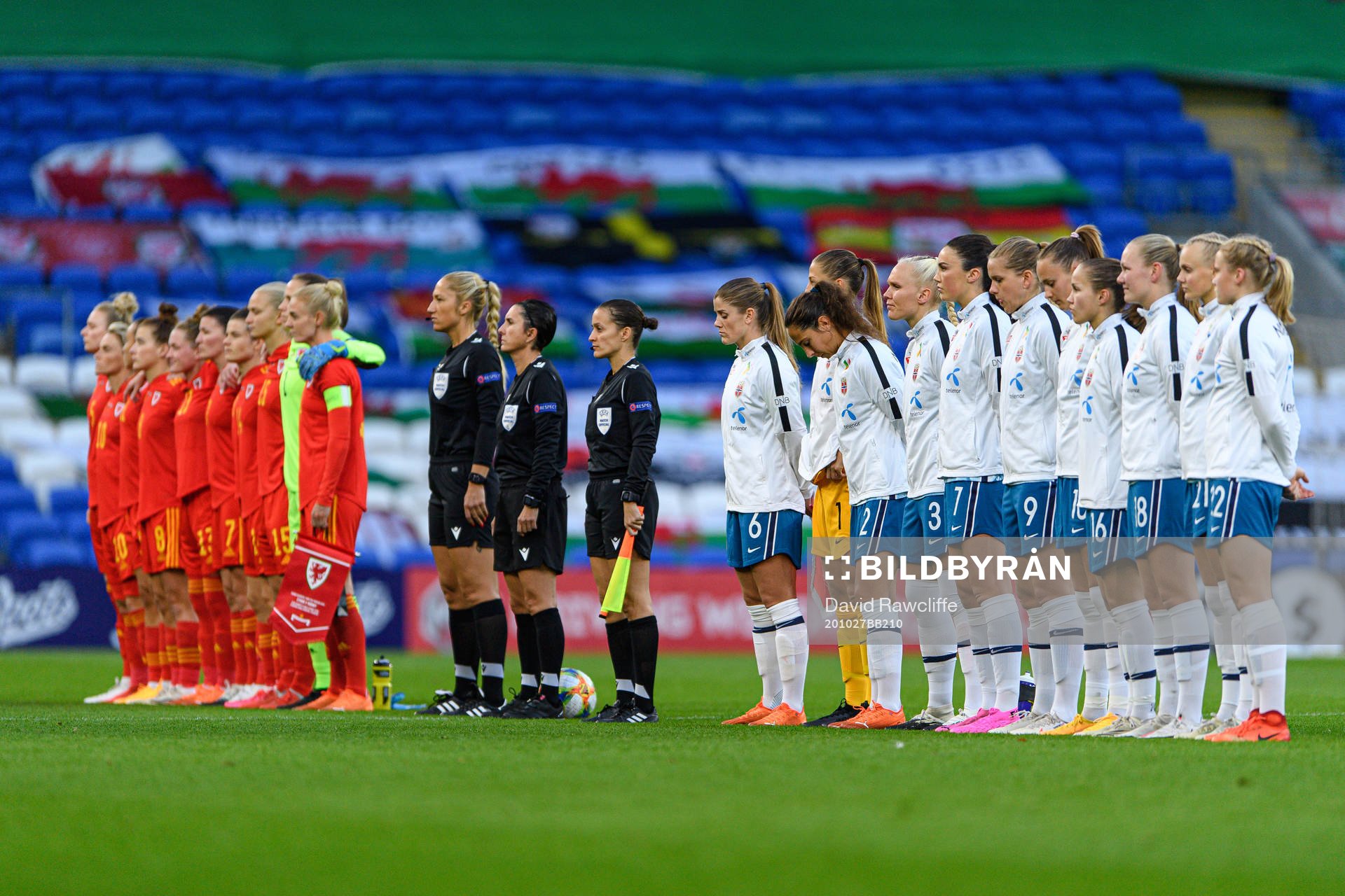 Maren Mjelde and players of Norway