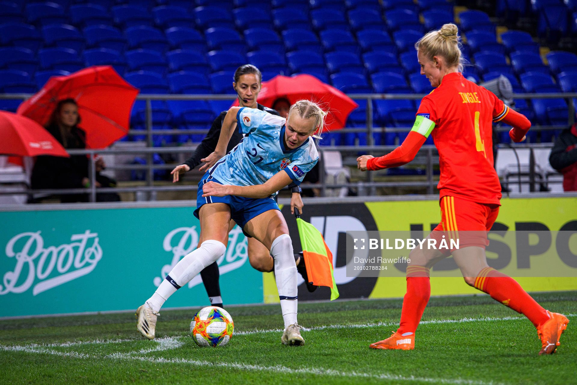 Karina Sævik of Norway and Sophie Ingle of Wales