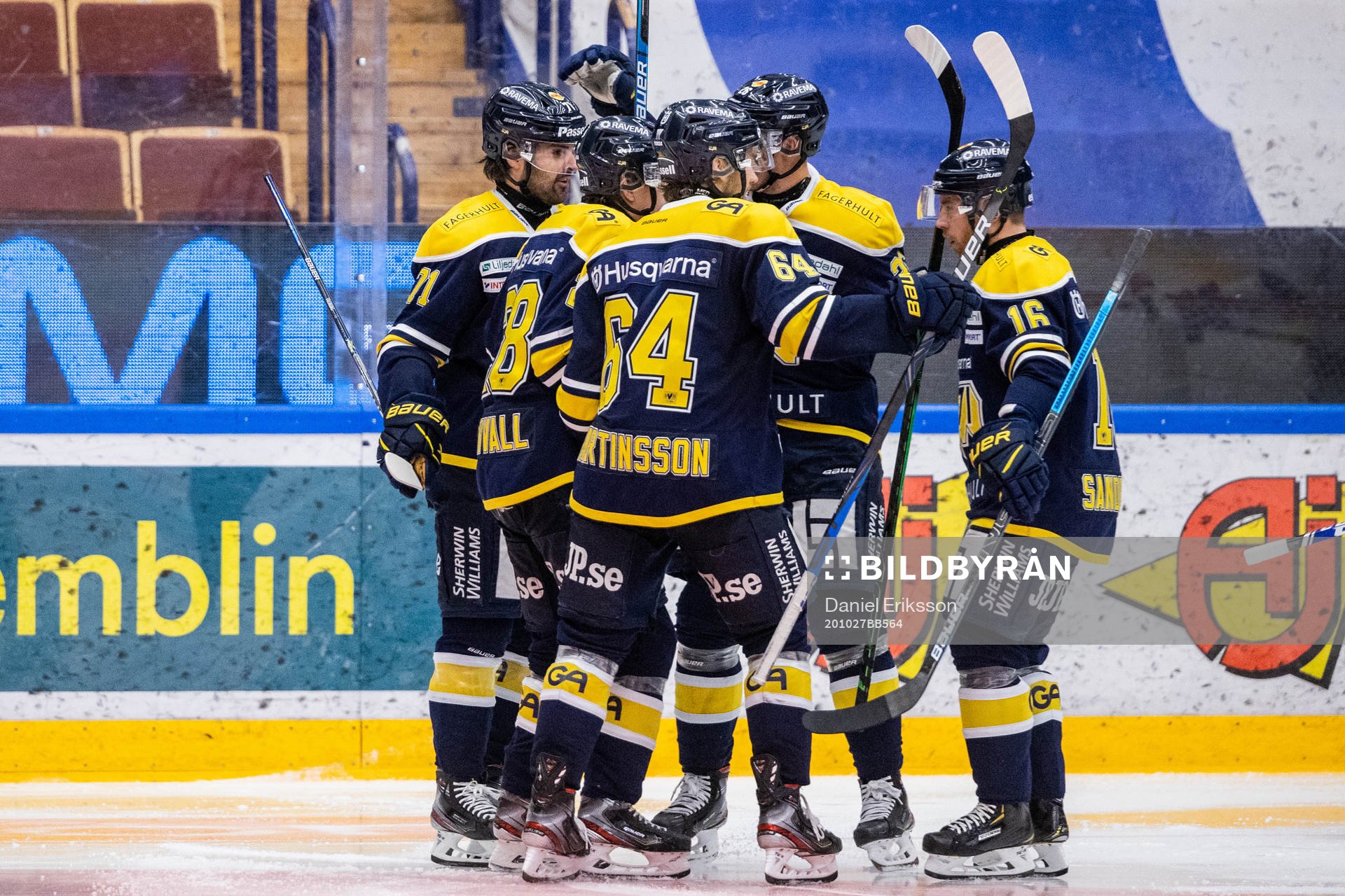 s Linus Fröberg jublar