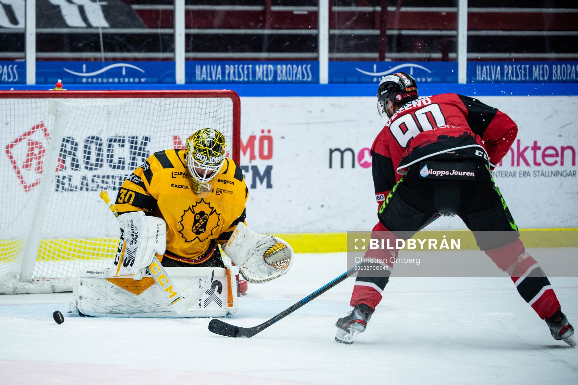 Skellefteås målvakt Gustaf Lindvall och Malmö Redhawks