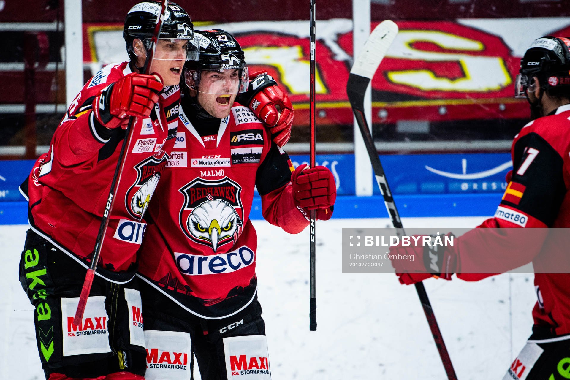 Malmö Redhawks Ponthus Westerholm (m) jublar med Fredrik