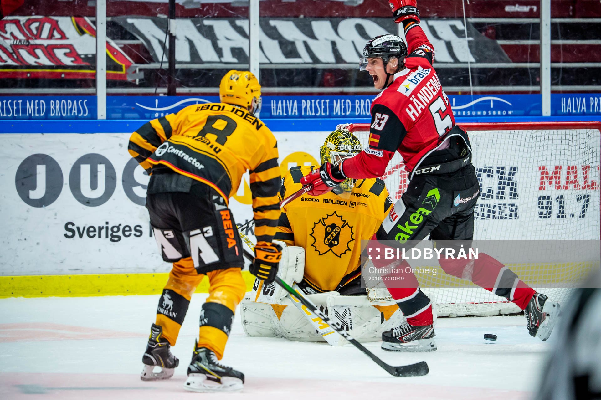 Malmö Redhawks Fredrik Händemark jublar åt Ponthus