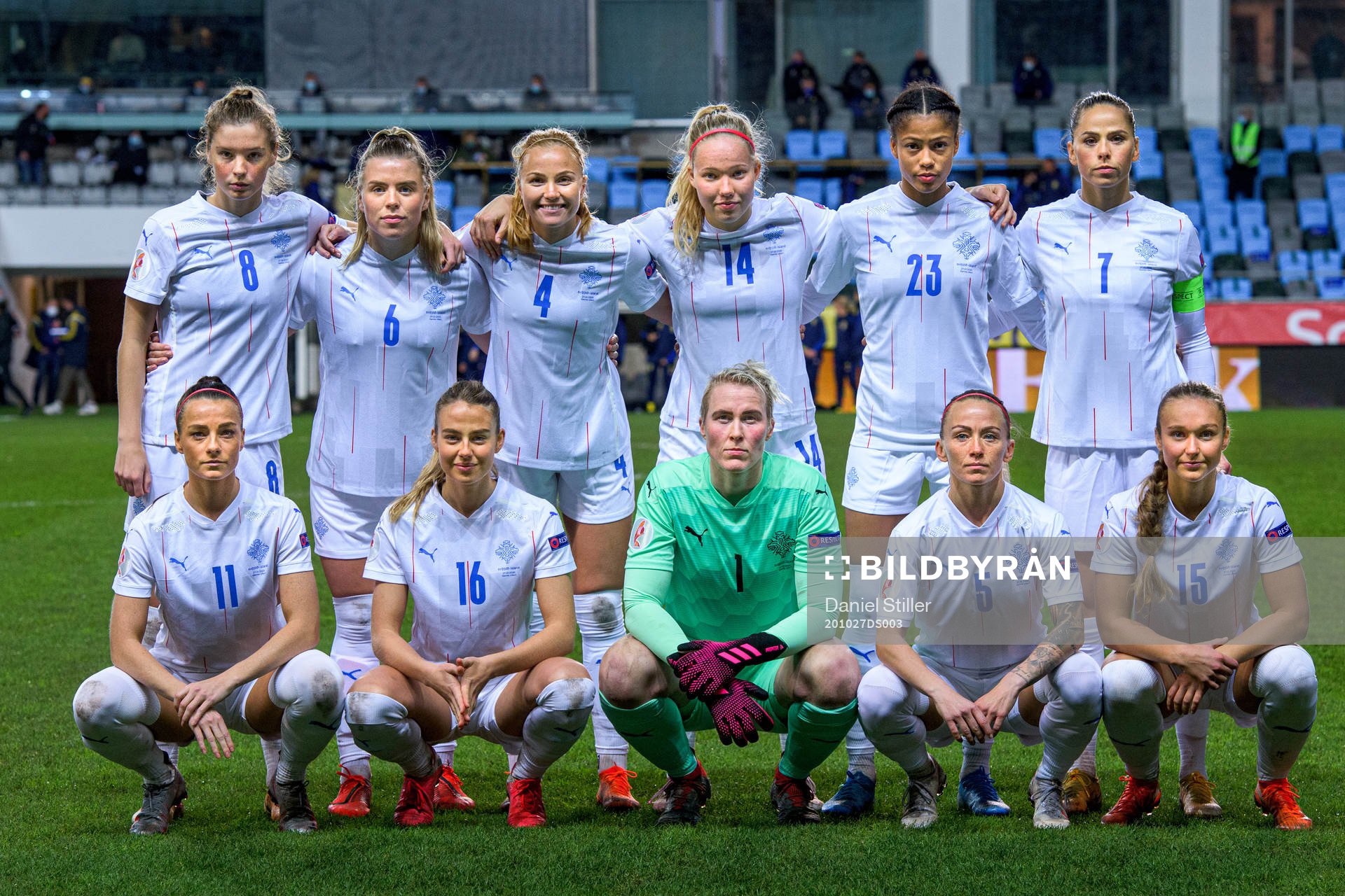 Players of Iceland pose for a team photo ahead of the UEFA Women's Euro Qualifier football match between Sweden and Iceland on October 27, 2020 in Gothenburg. Top left: Karólína Lea Vilhjálmsdóttir, Ingibjörg Sigurðardóttir, Glódís Perla Viggósdóttir, Hlín Eiríksdóttir, Sveindís Jane Jónsdóttir and Sara Björk Gunnarsdóttir. Bottom left: Hallbera Guðný Gísladóttir, Elín Metta Jensen, goalkeeper Sandra Sigurðardóttir, Gunnhildur Yrsa Jónsdóttir and Alexandra Jóhannsdóttir.