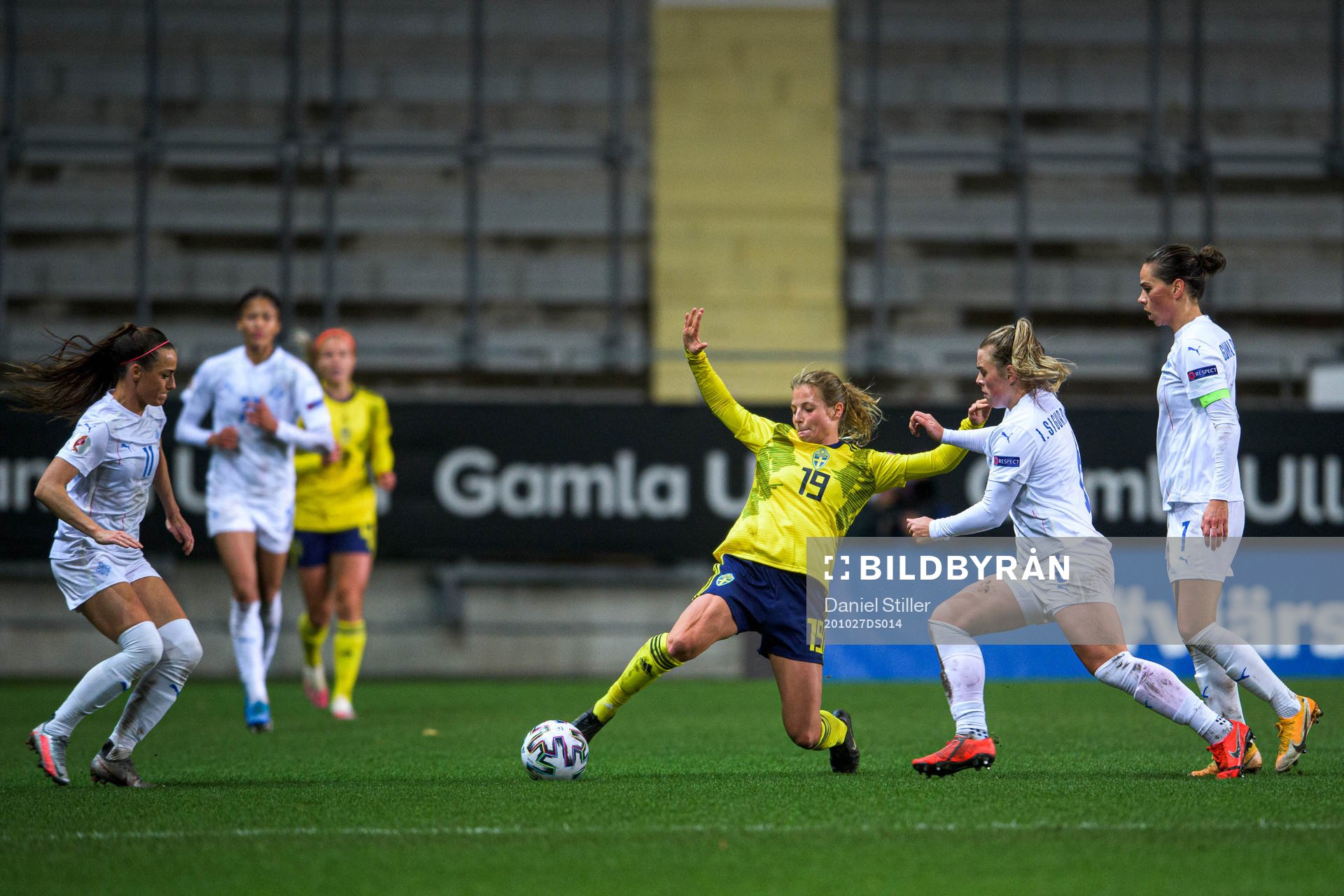 Anna Anvegård of Sweden and Ingibjörg Sigurðardóttir of
