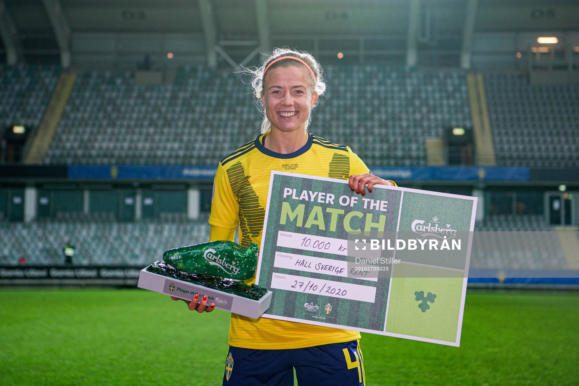 Hanna Glas of Sweden given the award as player of the game