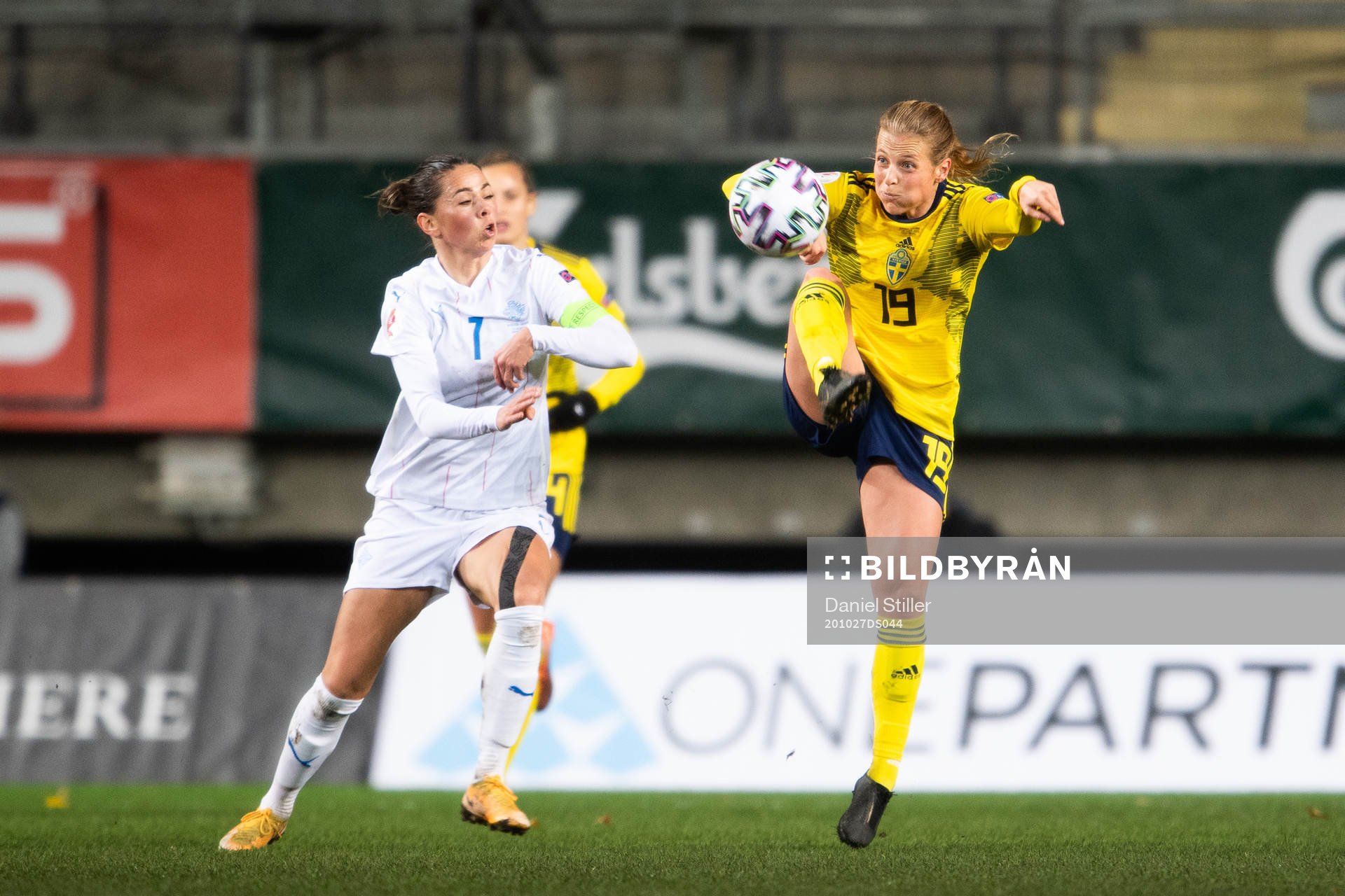 Sara Björk Gunnarsdóttir of Iceland and Anna Anvegård of