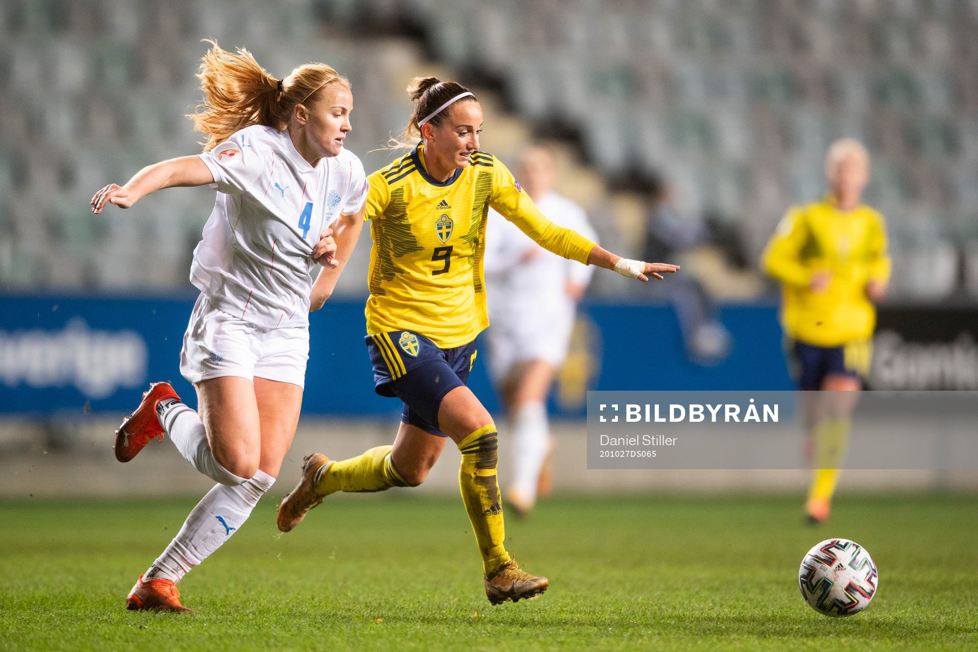 Glódís Perla Viggósdóttir of Iceland and Kosovare