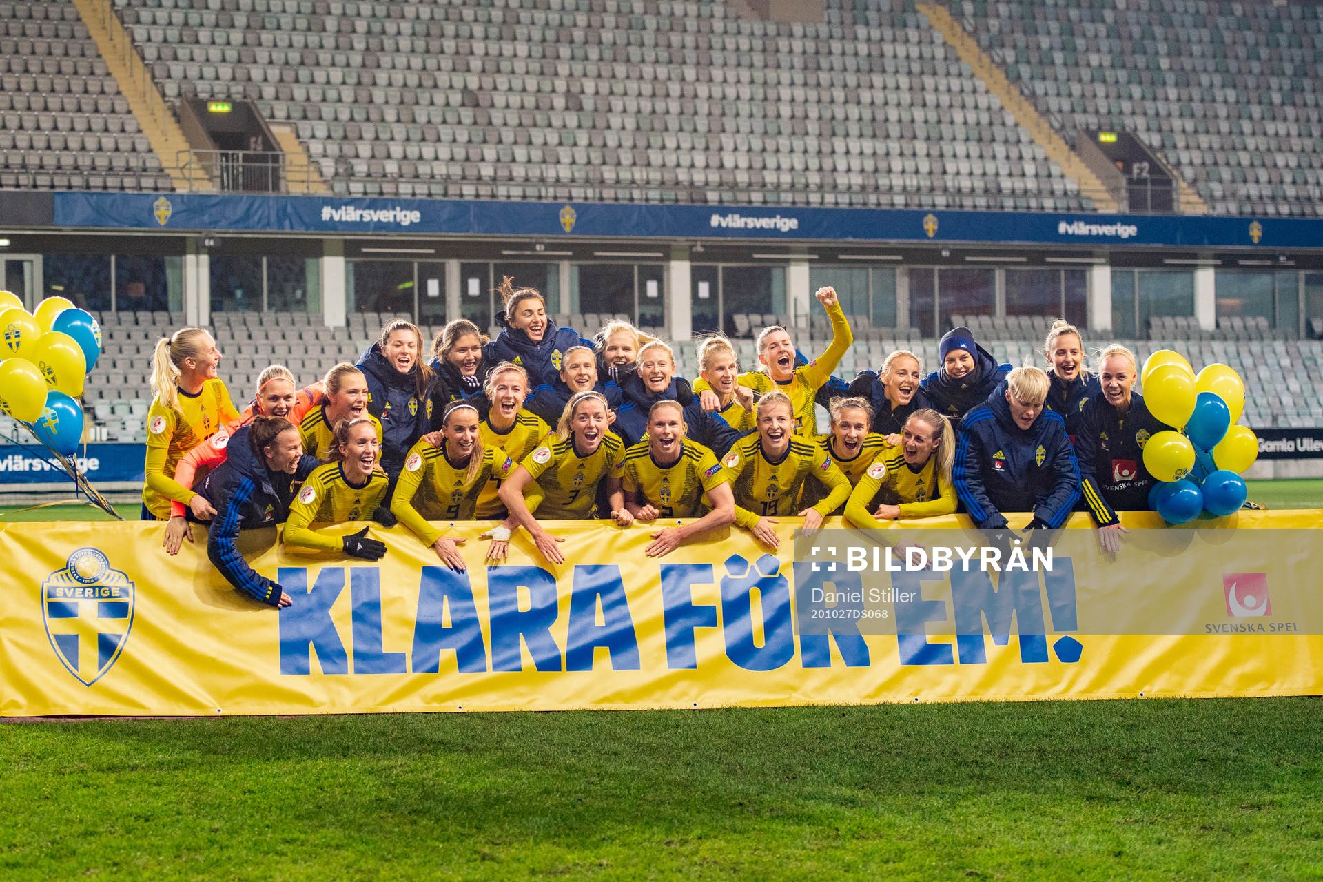 Players of Sweden celebrates after the UEFA Women's Euro Qualifier football match between Sweden and Iceland on October 27, 2020 in Gothenburg.
