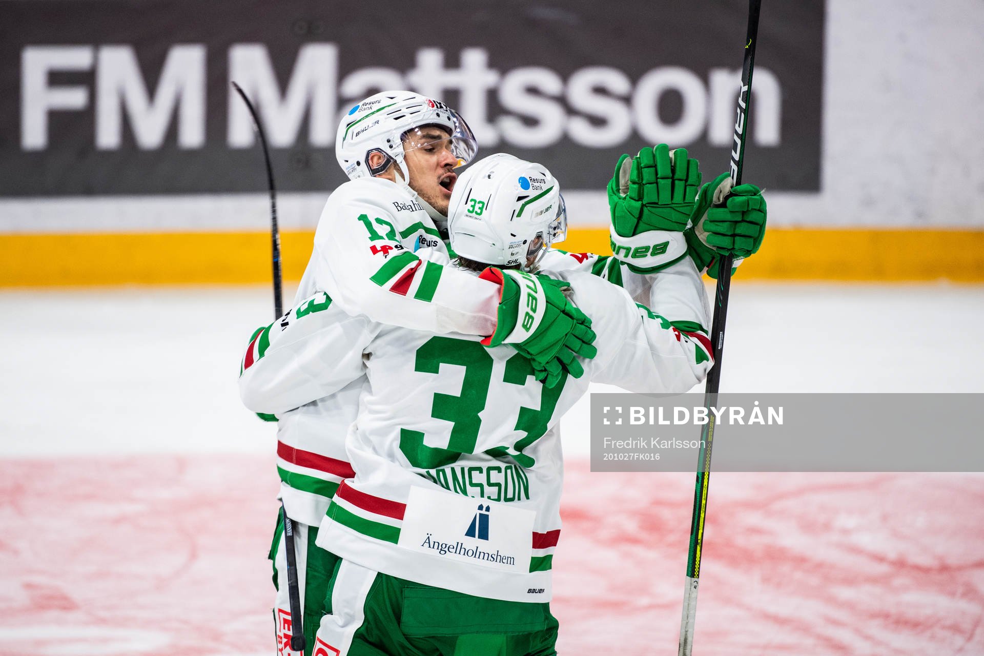 Rögles Brady Ferguson och Niklas Hansson jublar