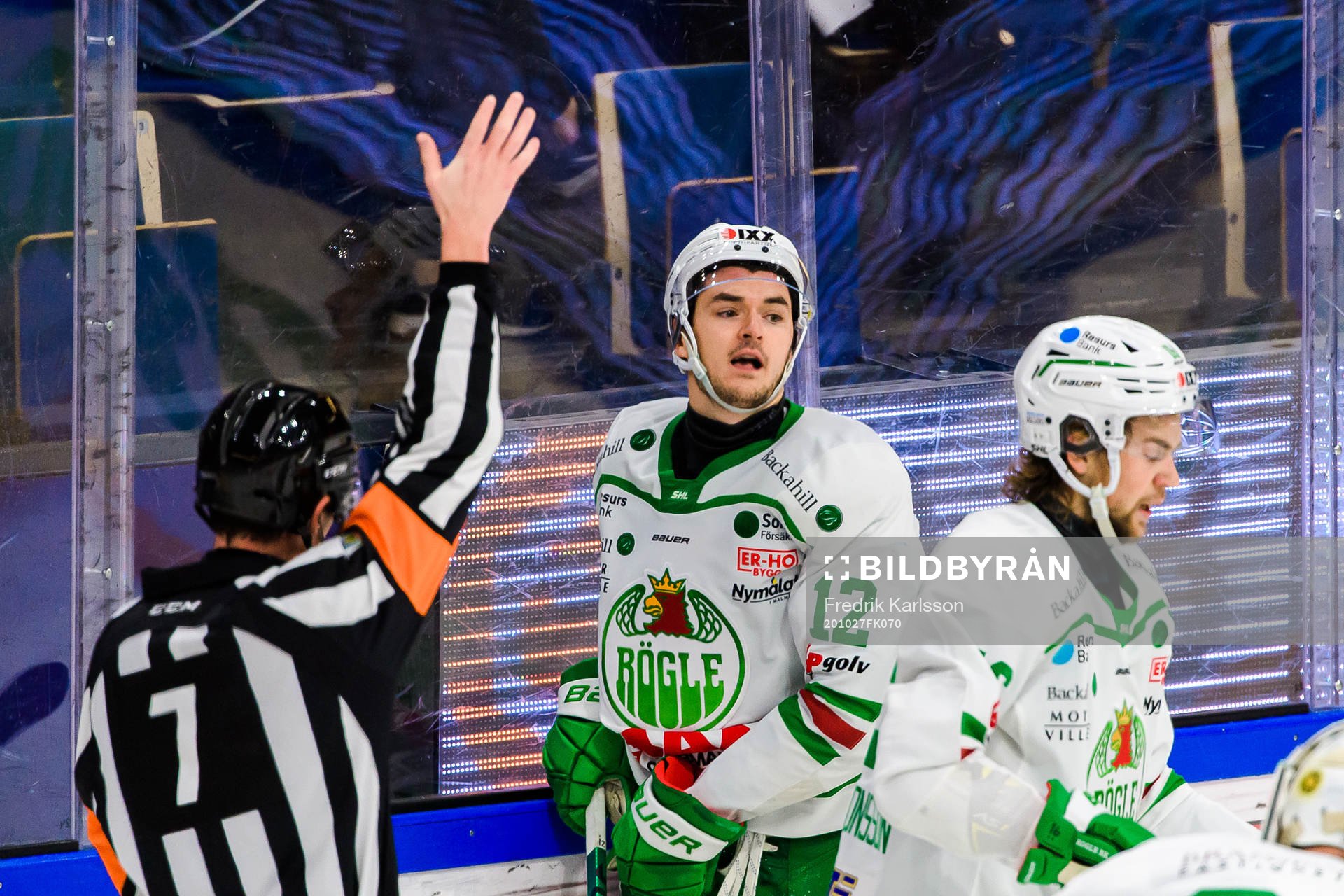 Domare Christoffer Holm ger Rögles Brady Ferguson utvisning