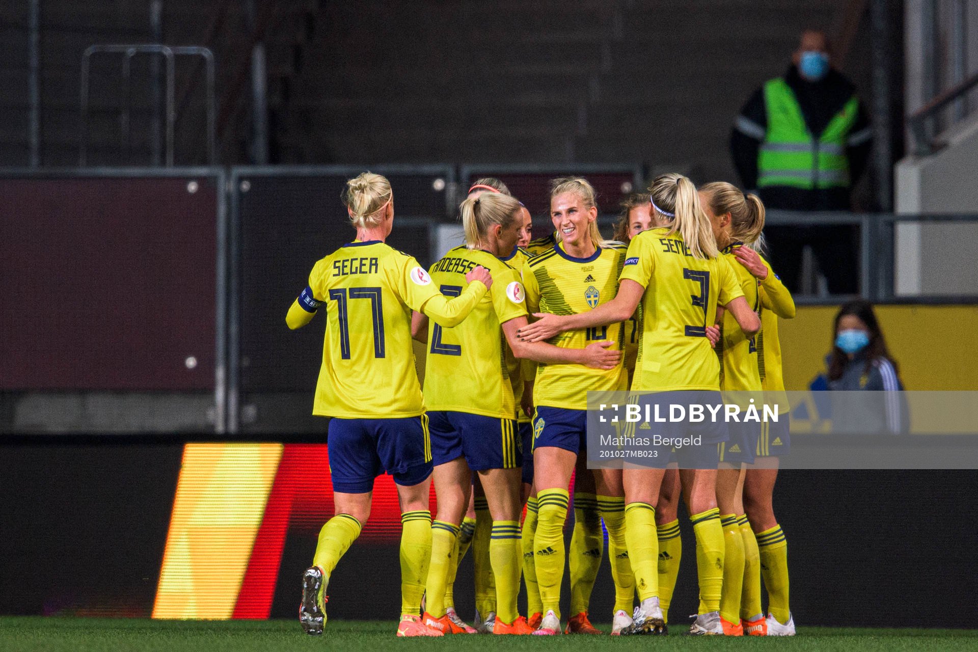 Sofia Jakobsson of Sweden celebrates the 1-0 goal