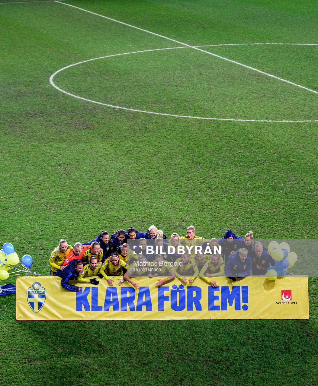 Players of Sweden celebrate
