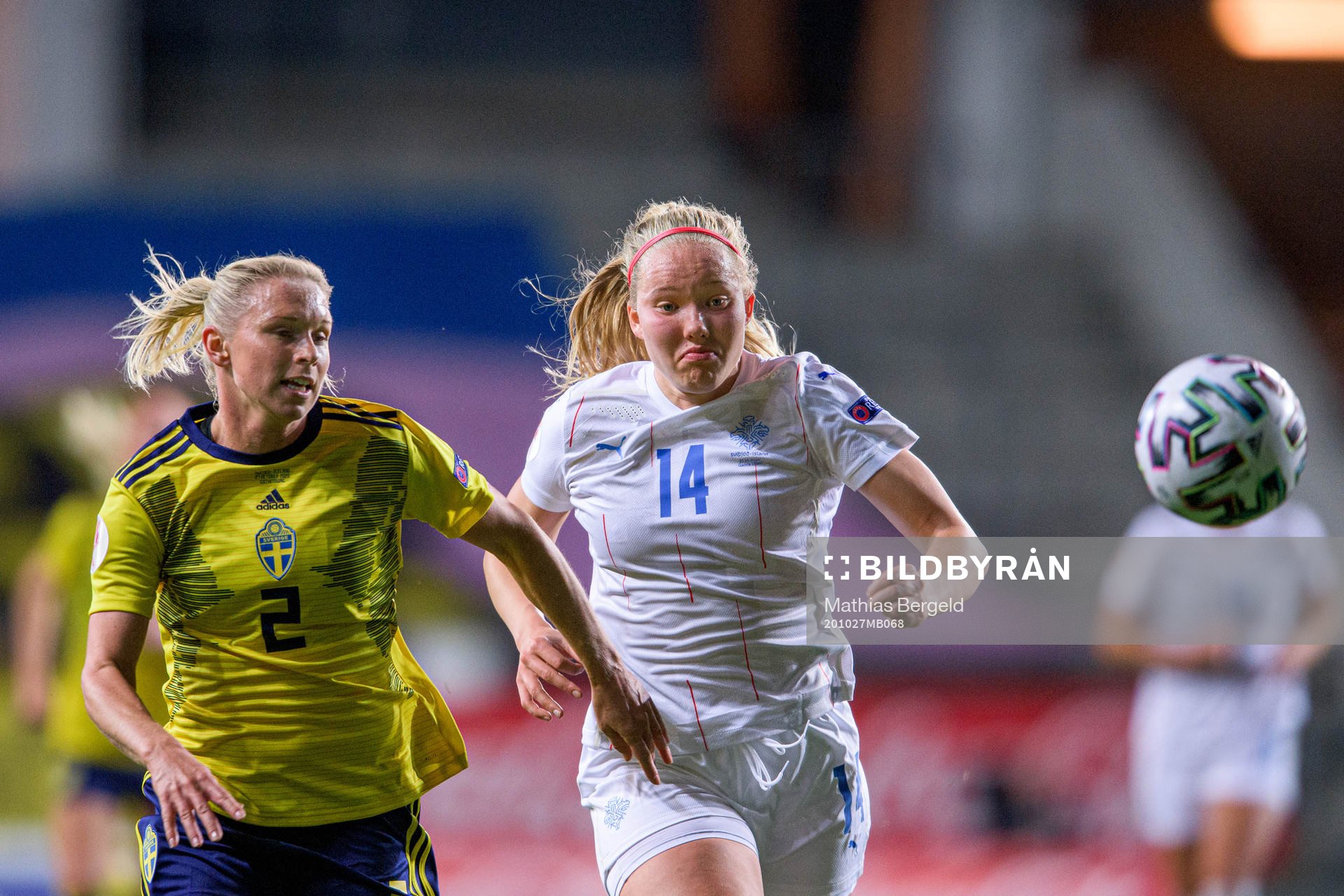 Jonna Andersson of Sweden and Hlín Eiríksdóttir of