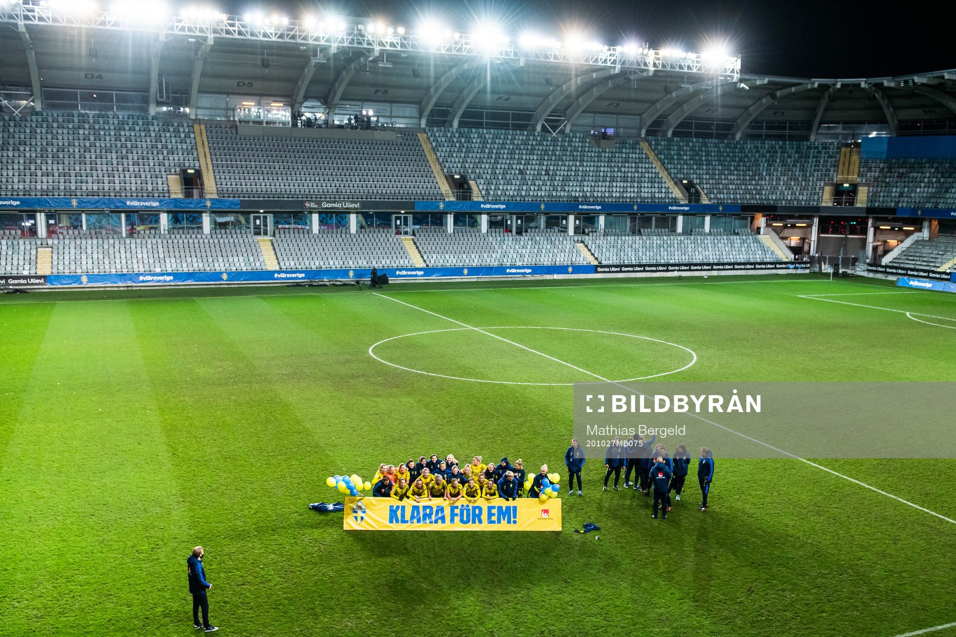 Players of Sweden pose for a photo behind a banner, reading: Klara för EM (Qualified for the European Championship) during the UEFA Women's Euro Qualifier football match between Sweden and Iceland on October 27, 2020 in Gothenburg.