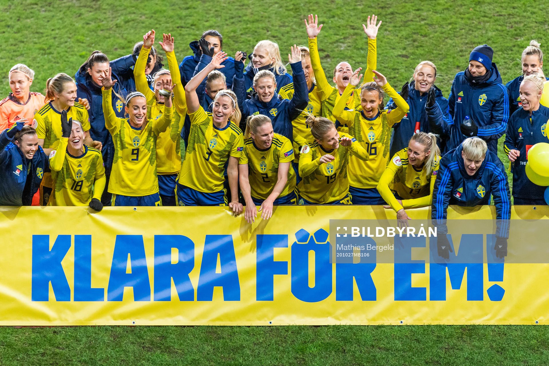 Players of Sweden celebrate