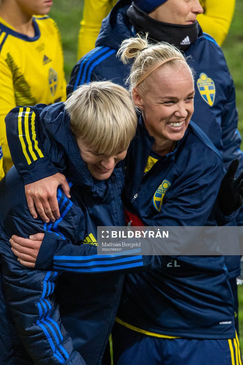 Nilla Fischer and Caroline Seger of Sweden celebrate after the UEFA Women's Euro Qualifier football match between Sweden and Iceland on October 27, 2020 in Gothenburg.