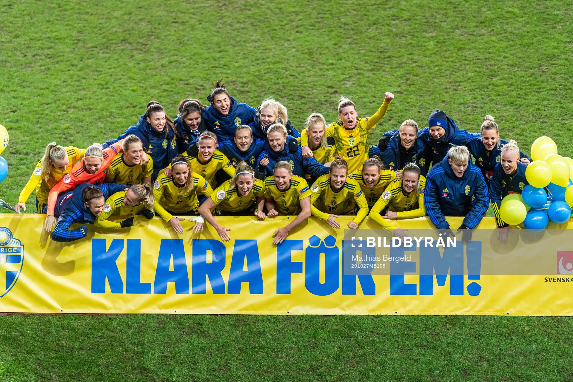 Players of Sweden celebrate