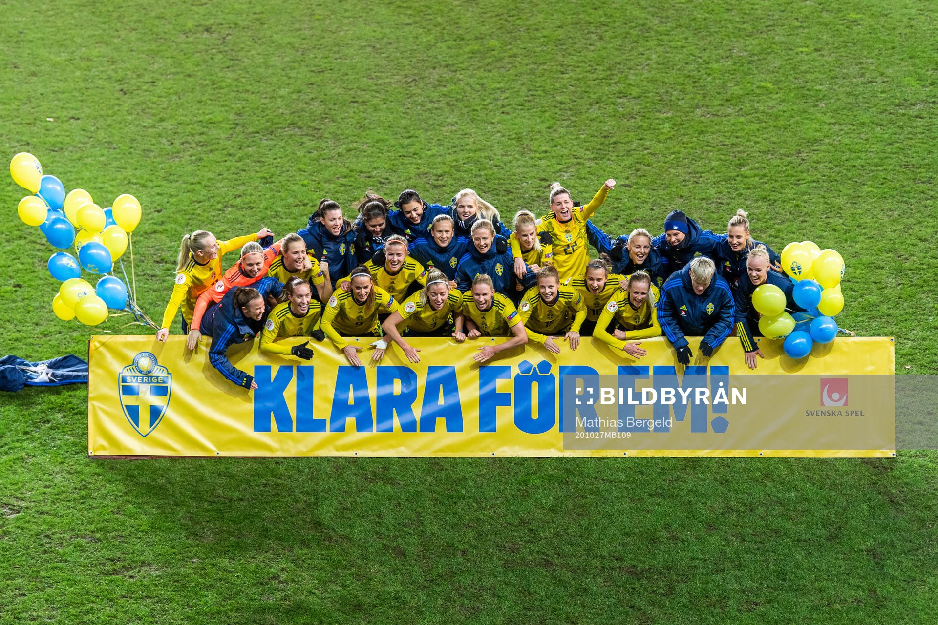 Players of Sweden celebrate