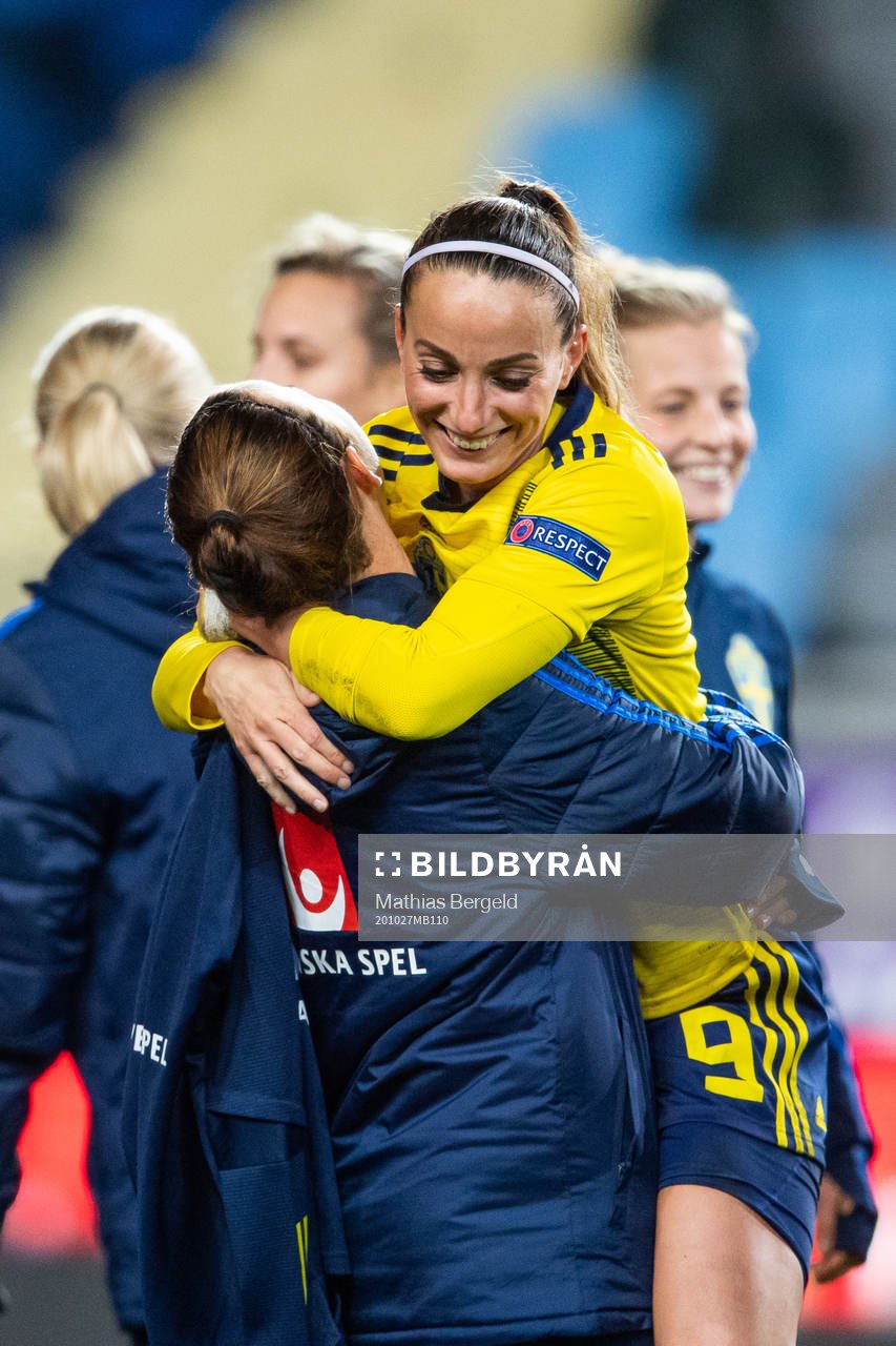 Jessica Samuelsson and Kosovare Asllani of Sweden celebrate