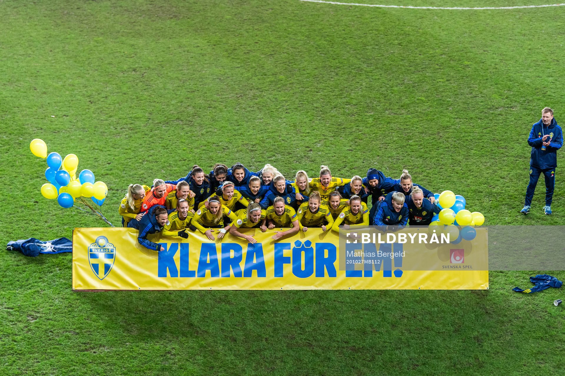 Players of Sweden celebrate