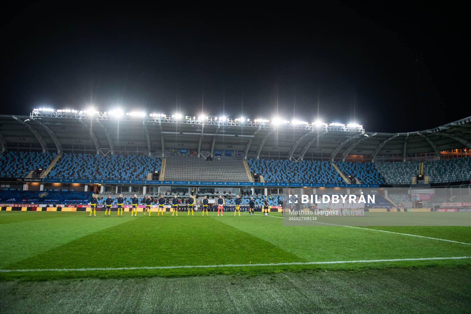 Players of Sweden and Iceland at the line up