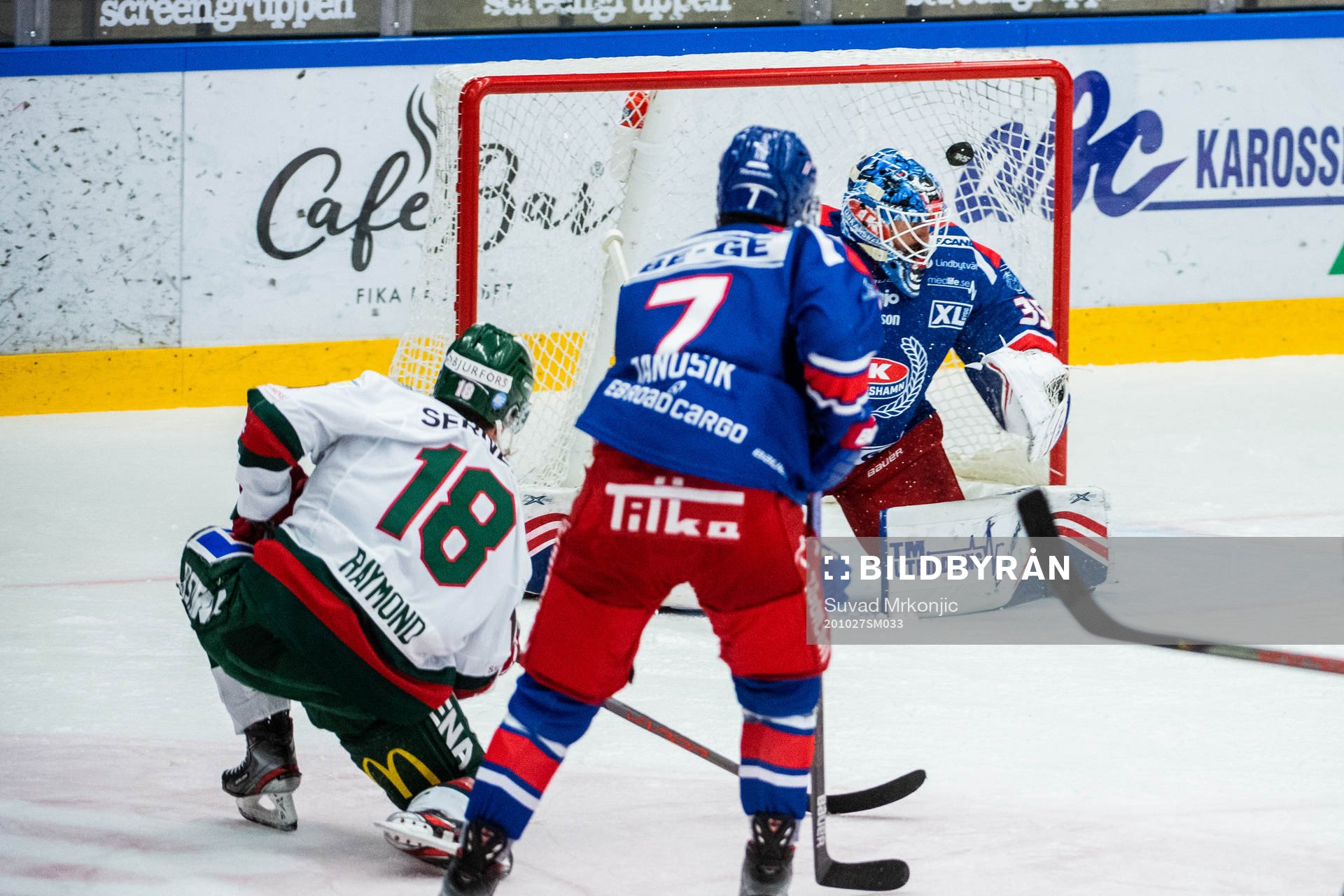 Frölundas Lucas Raymond gör 1-1 på Oskarshamns målvakt