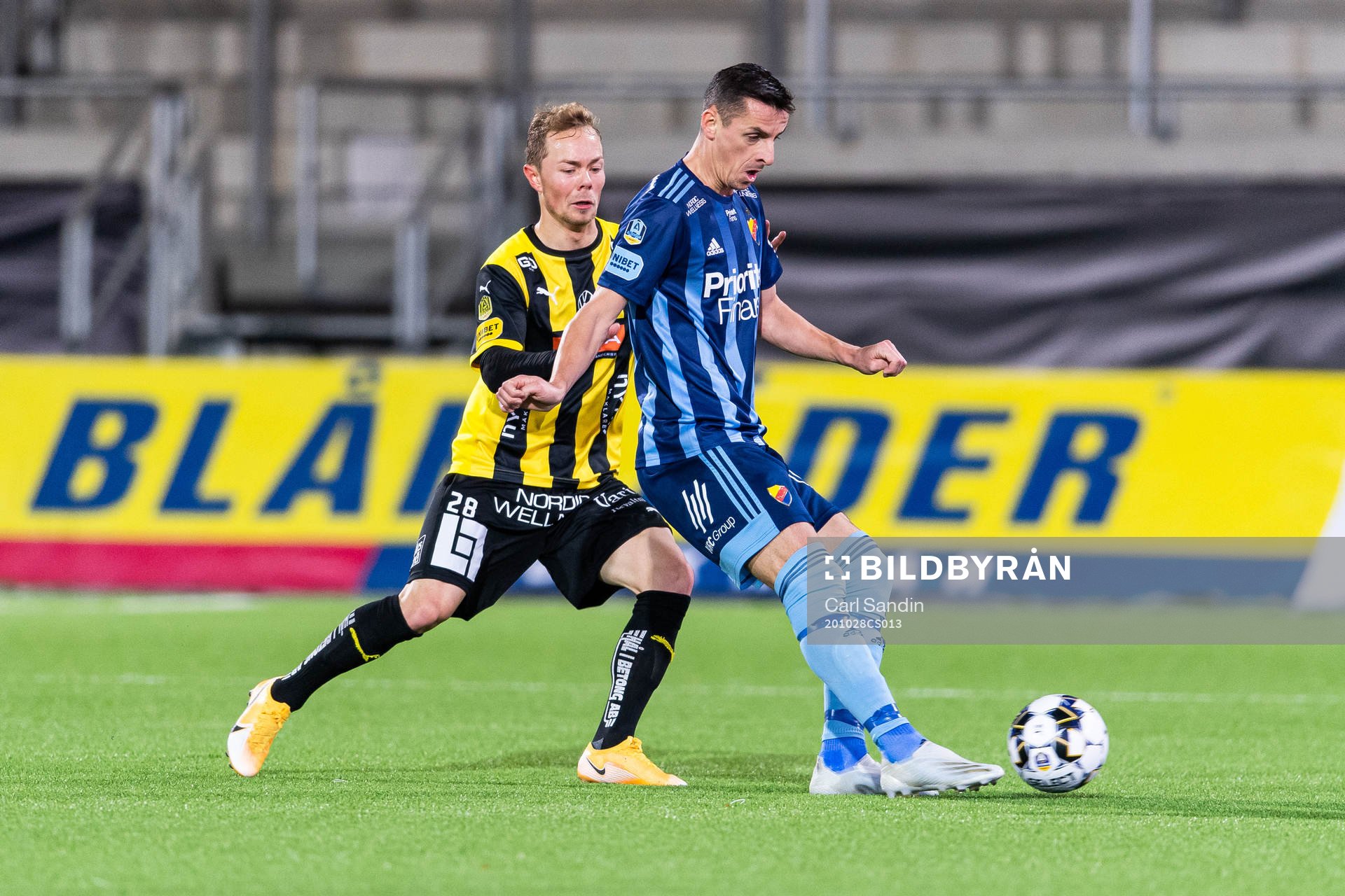 Häckens Adam Andersson och Djurgårdens Haris Radetinac