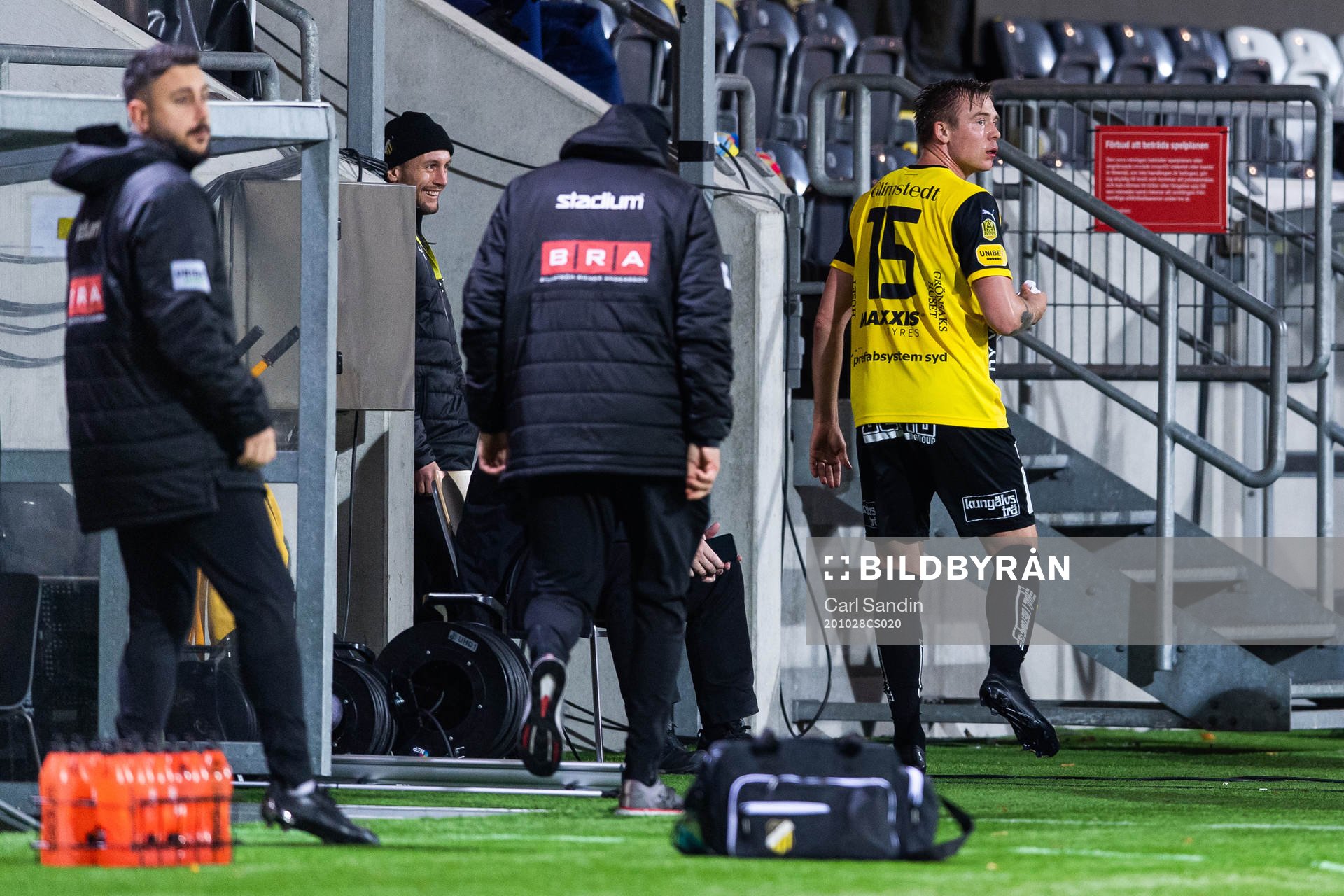 ≤hä<Alexander Söderlund lämnar plan